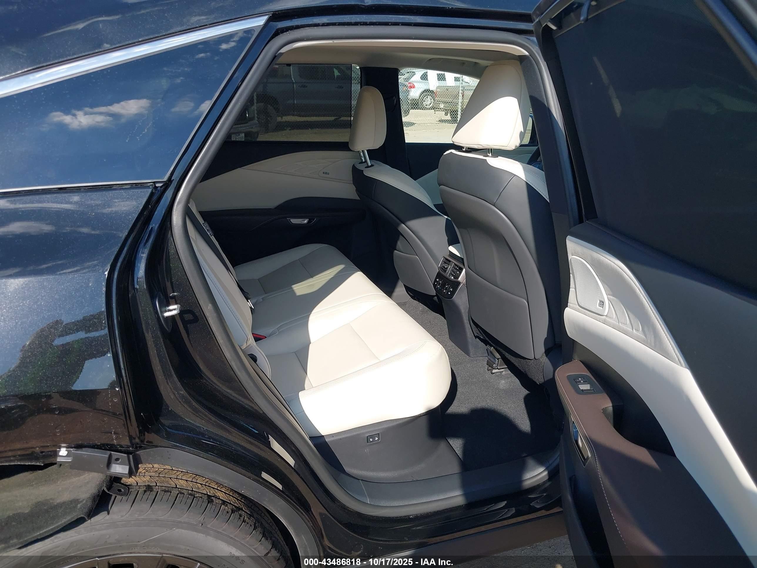 LEXUS RX image 8