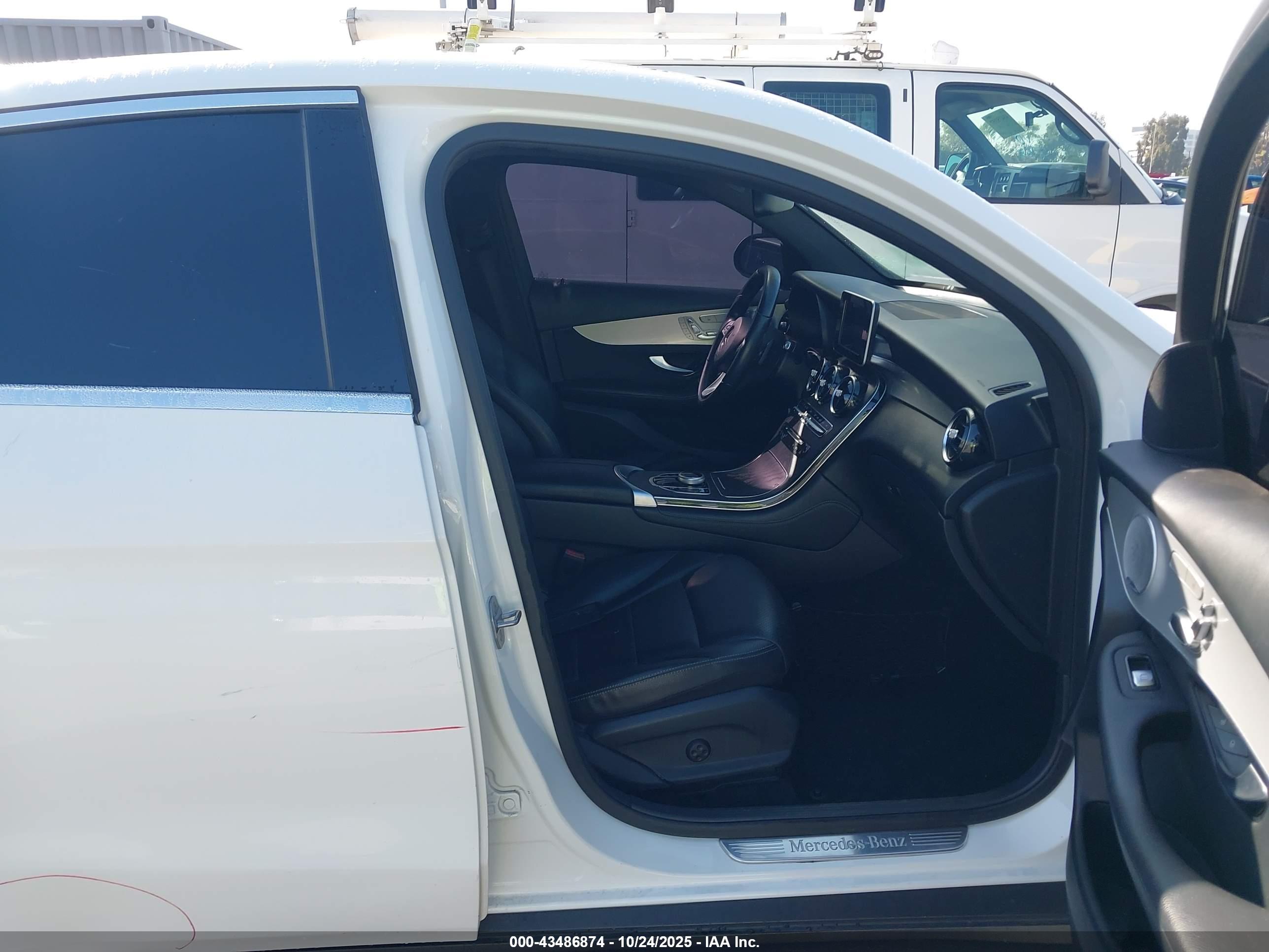 MERCEDES-BENZ GLC image 5