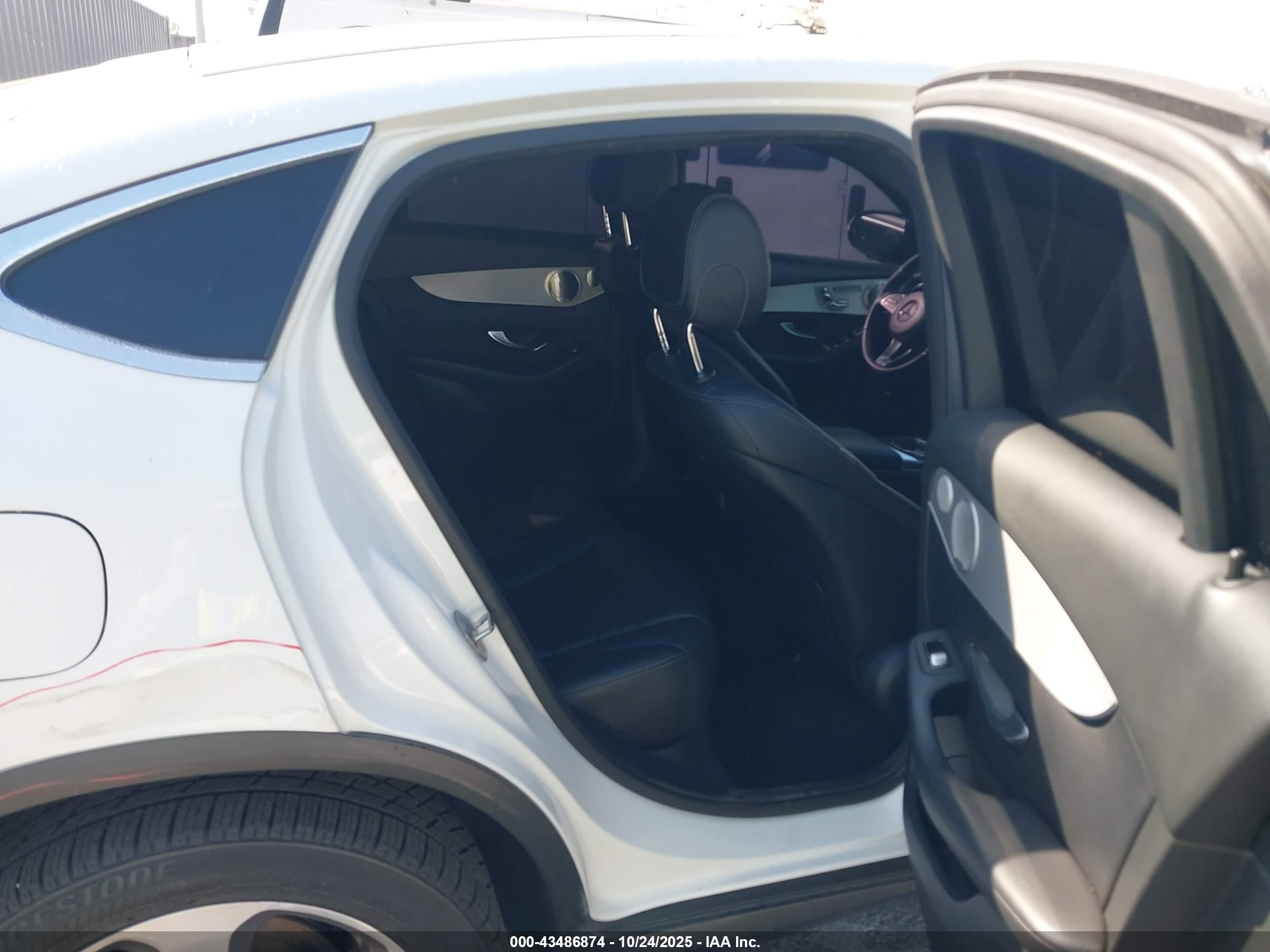 MERCEDES-BENZ GLC image 8