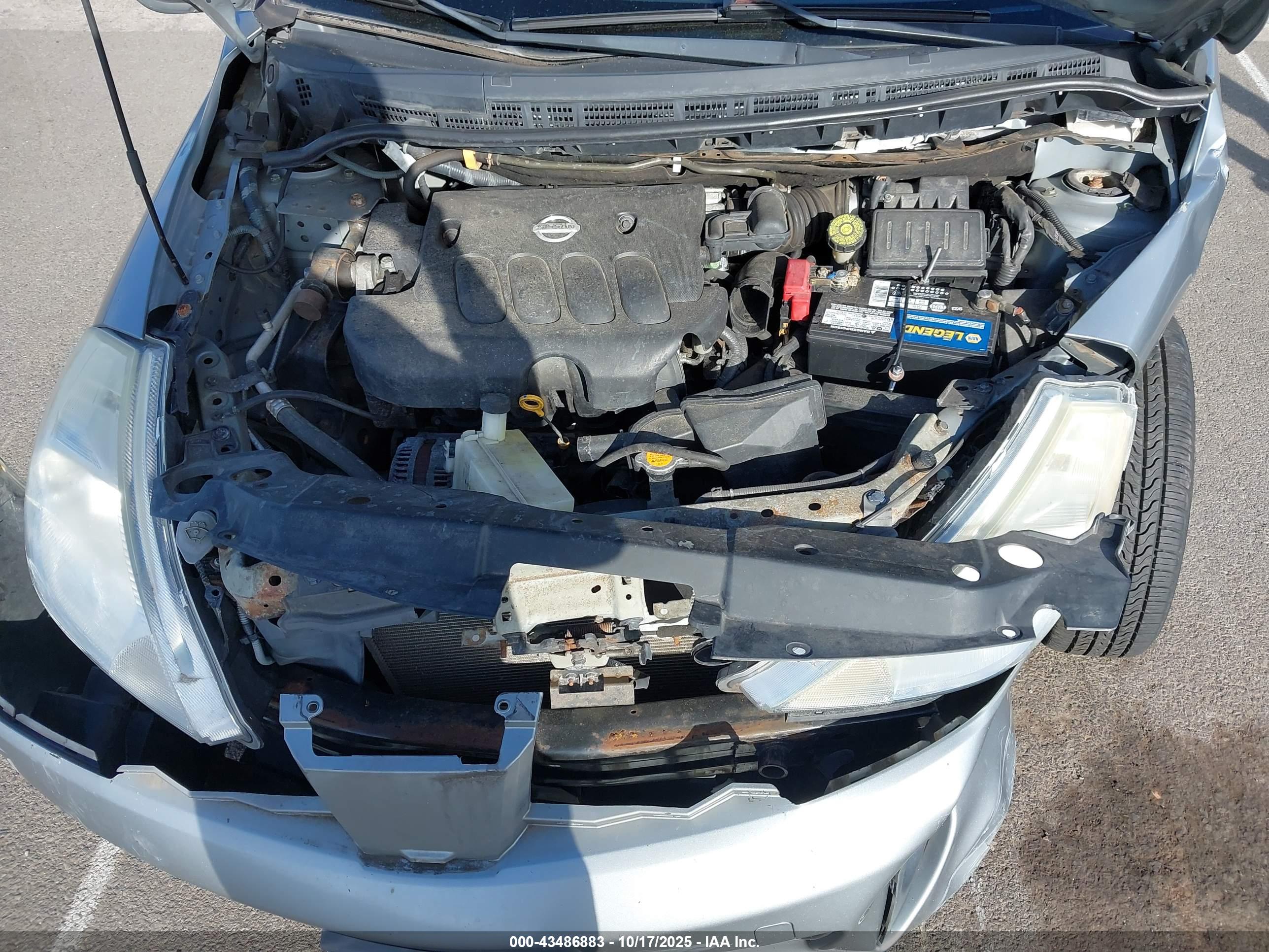 NISSAN VERSA image 10