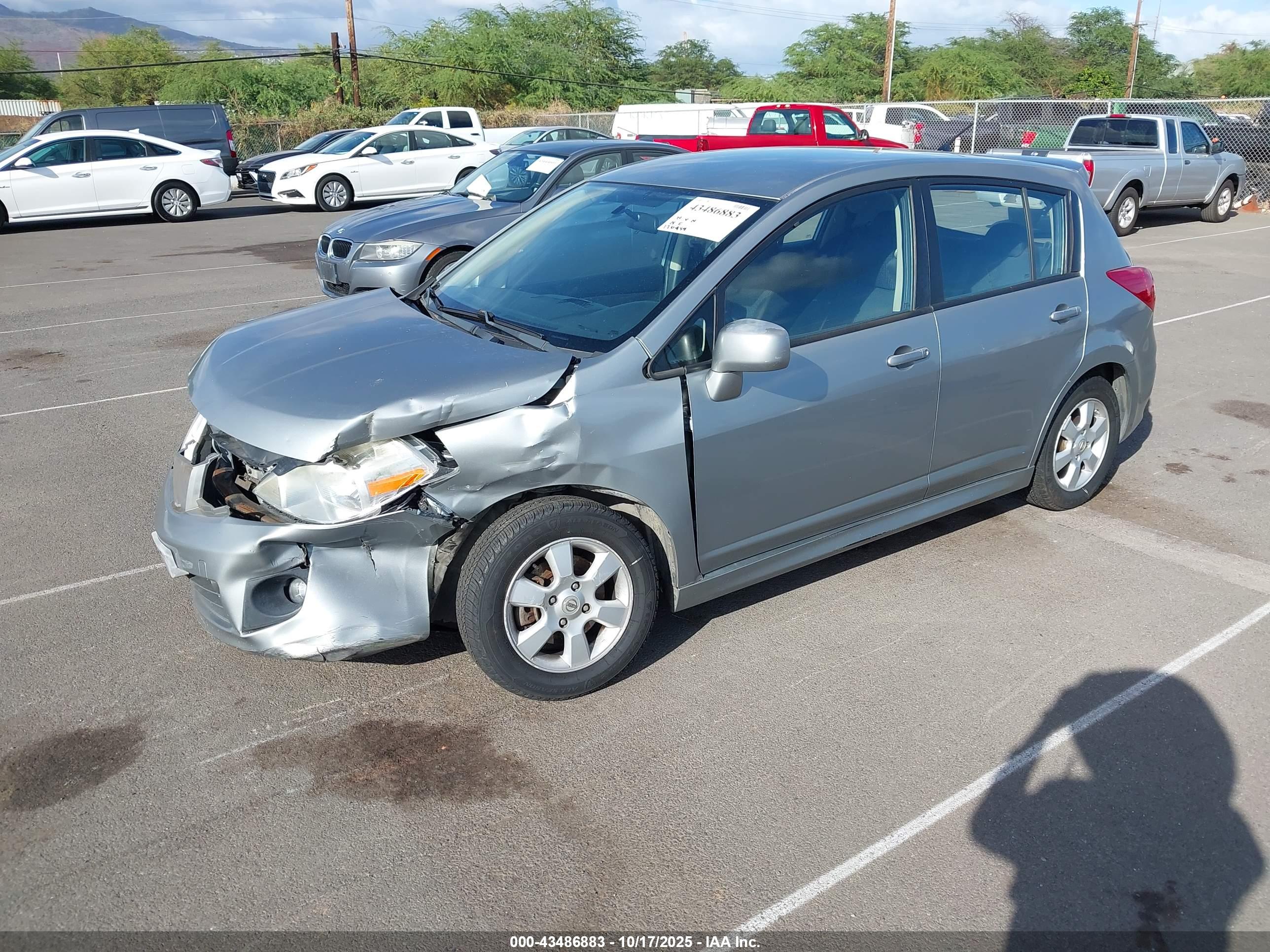 NISSAN VERSA image 2
