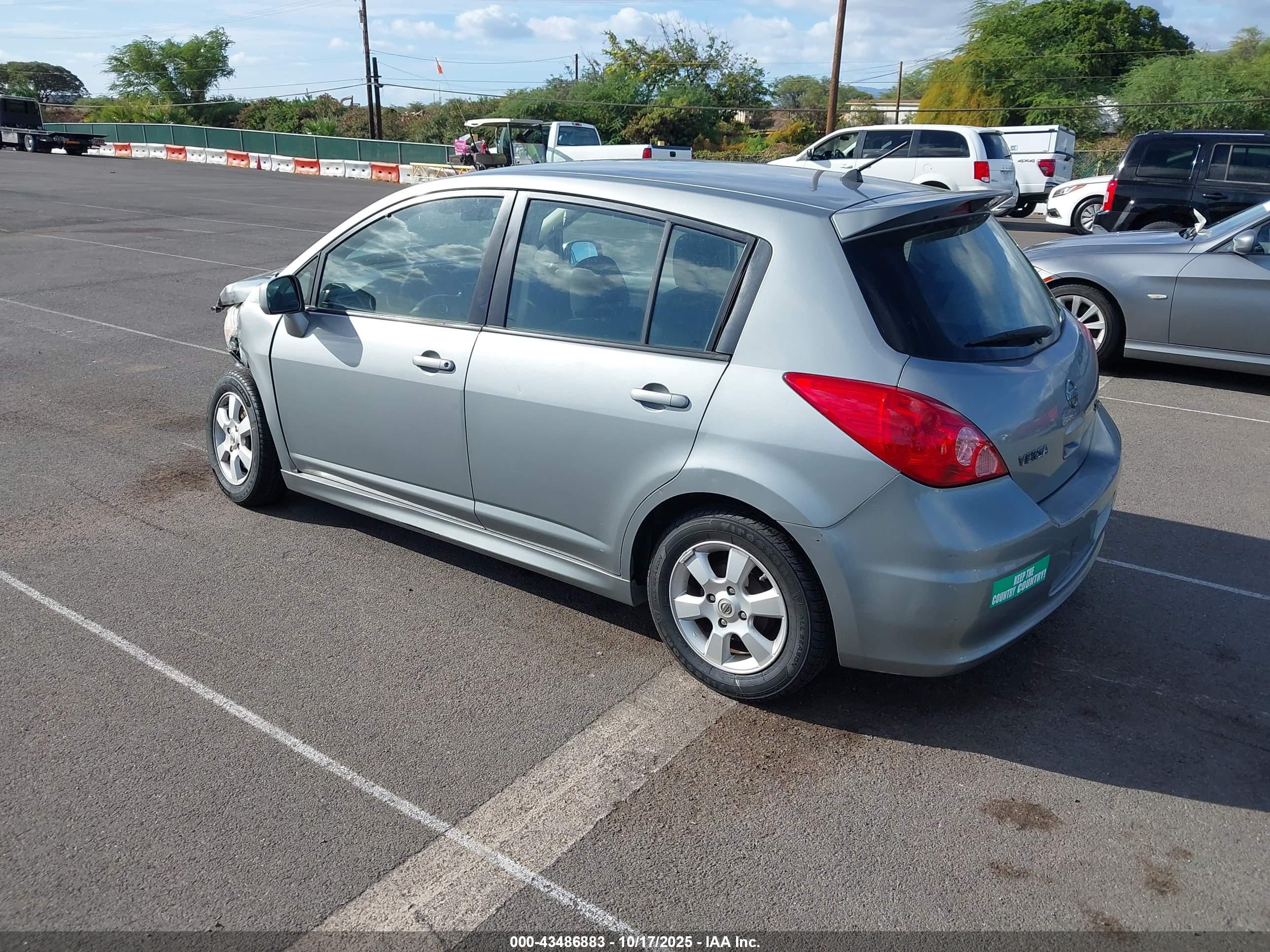 NISSAN VERSA image 3