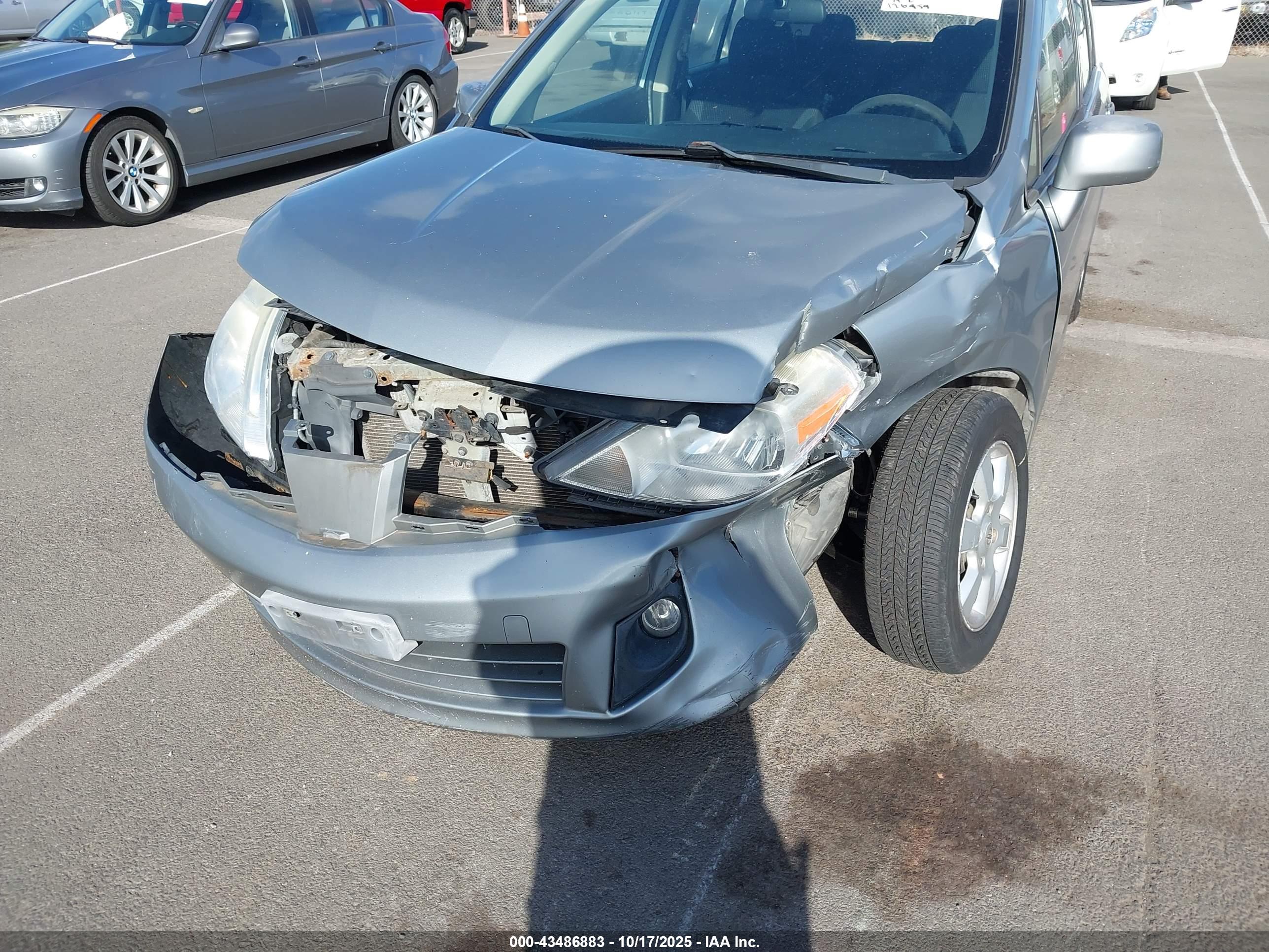 NISSAN VERSA image 6