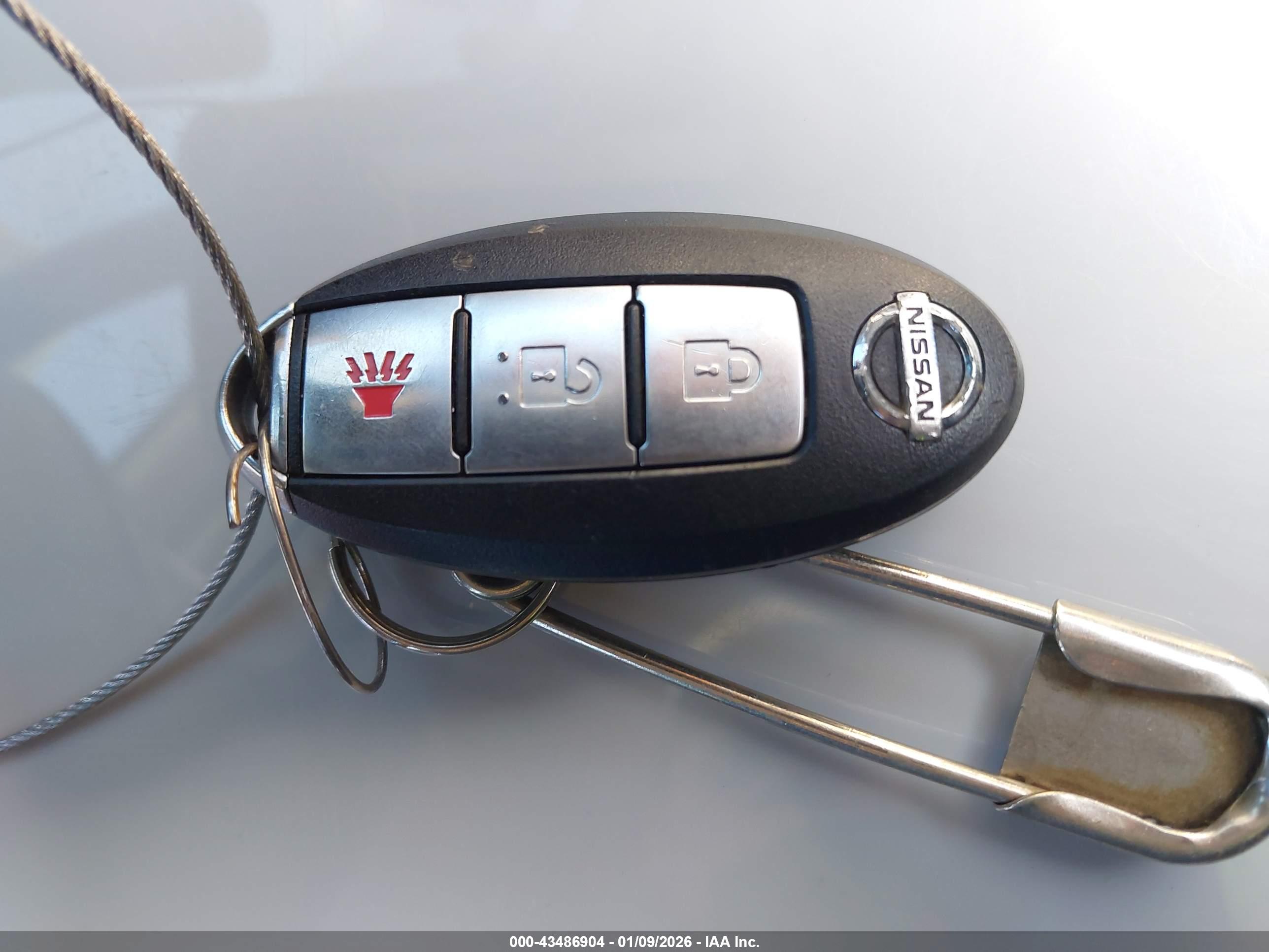 NISSAN VERSA image 11
