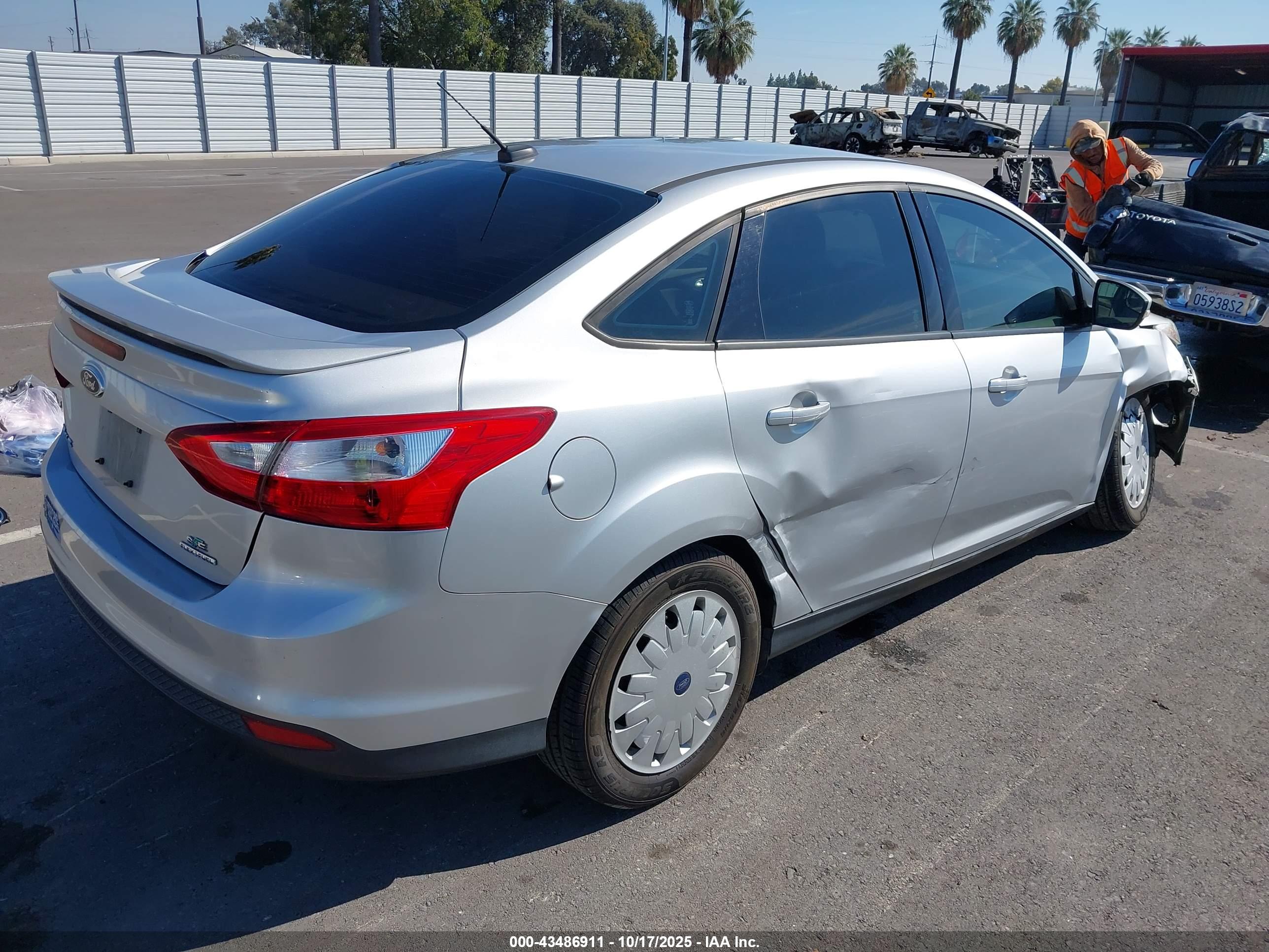 FORD FOCUS image 4