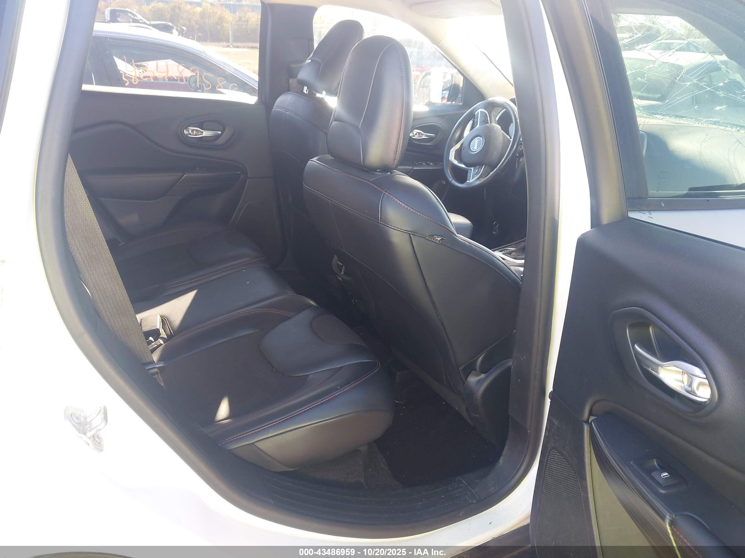 JEEP CHEROKEE image 8