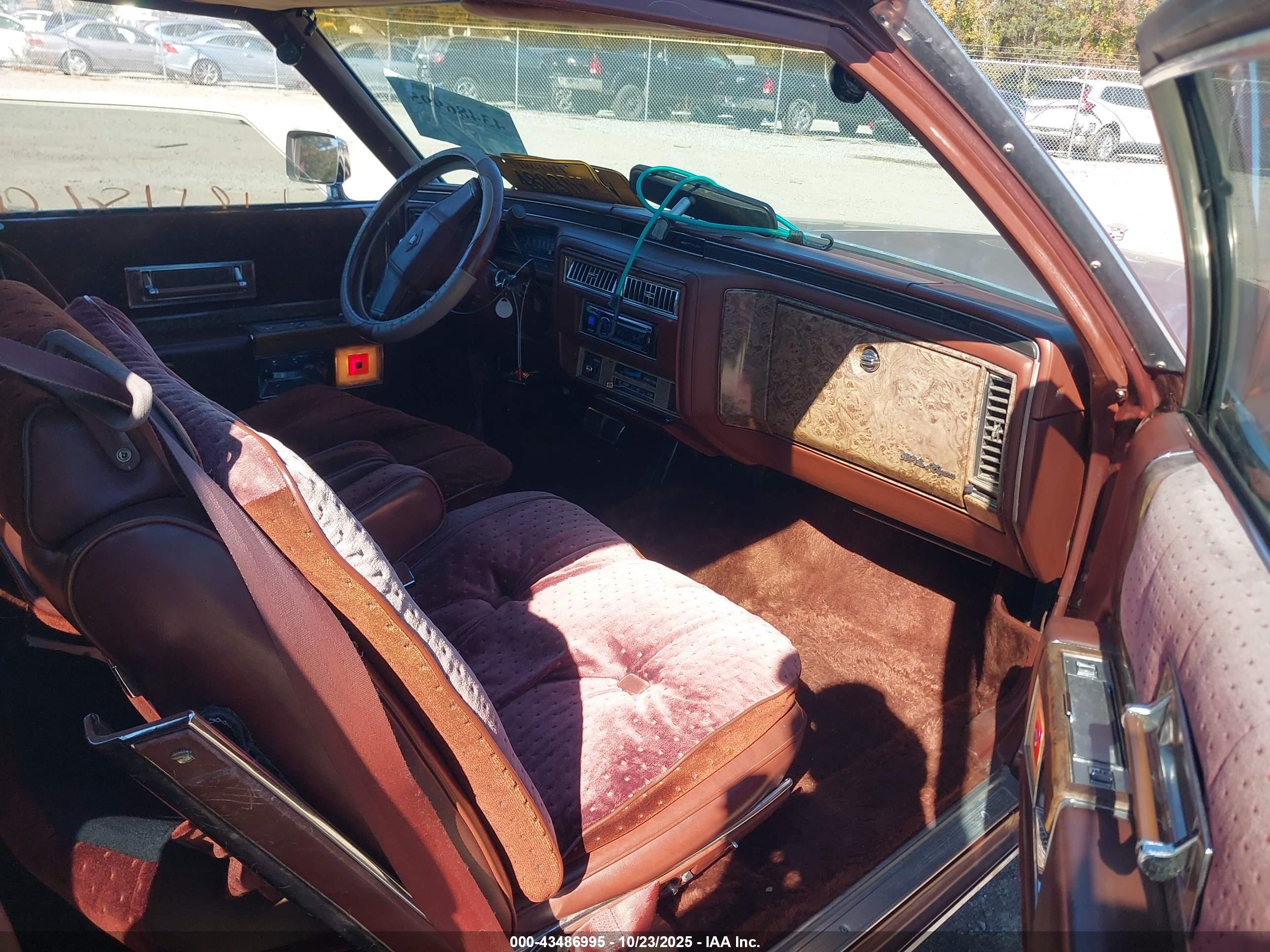 CADILLAC DEVILLE image 5
