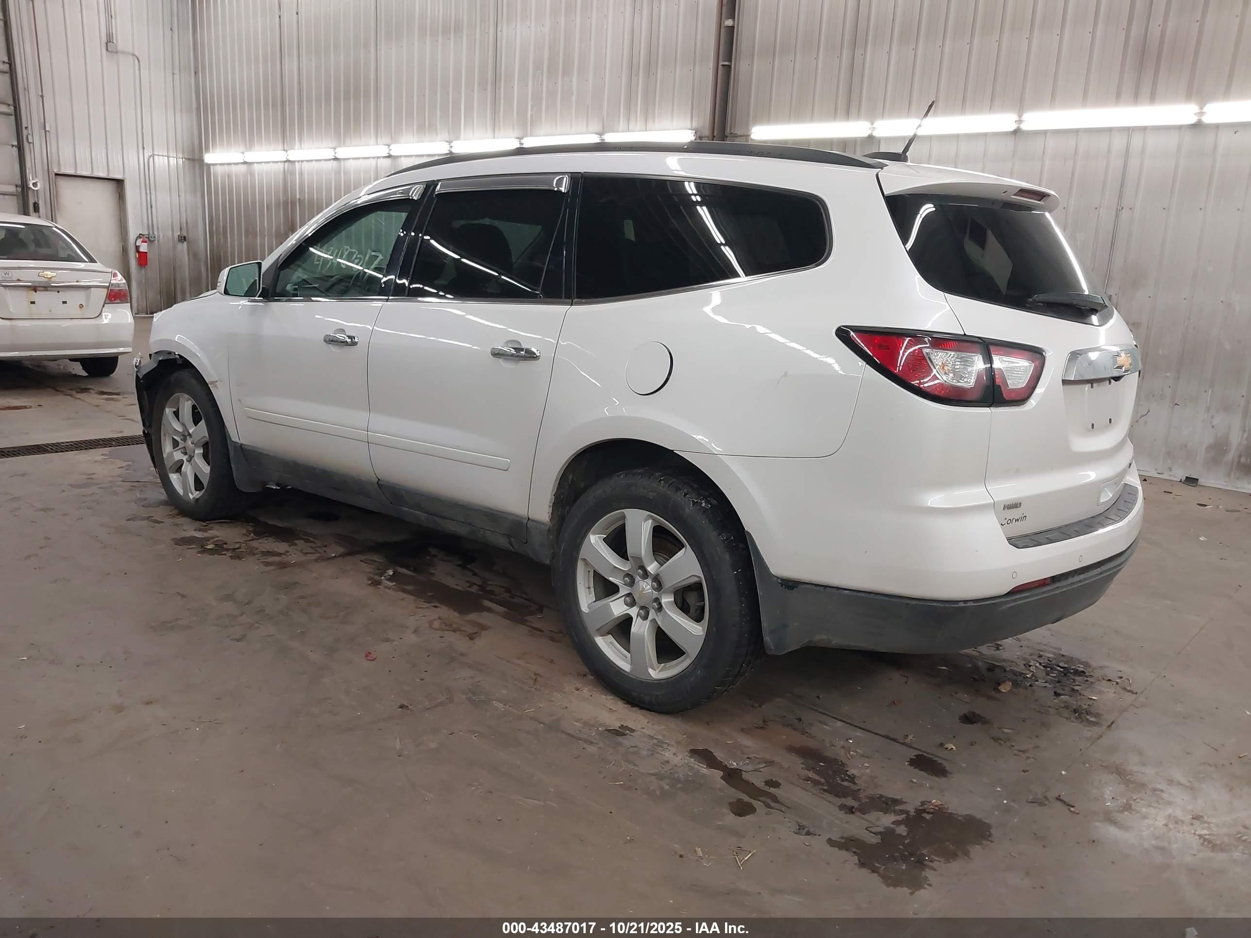 CHEVROLET TRAVERSE image 3