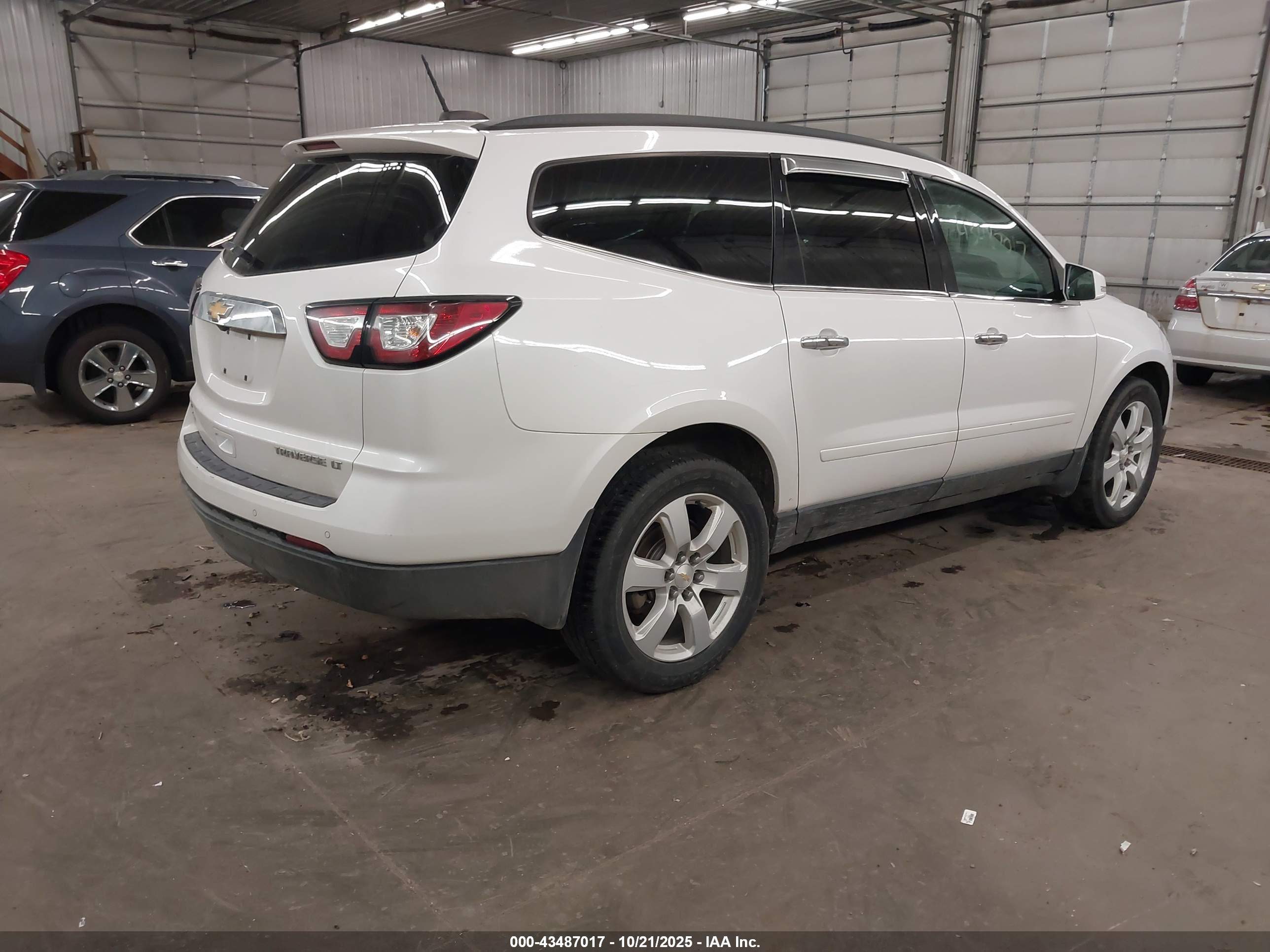 CHEVROLET TRAVERSE image 4