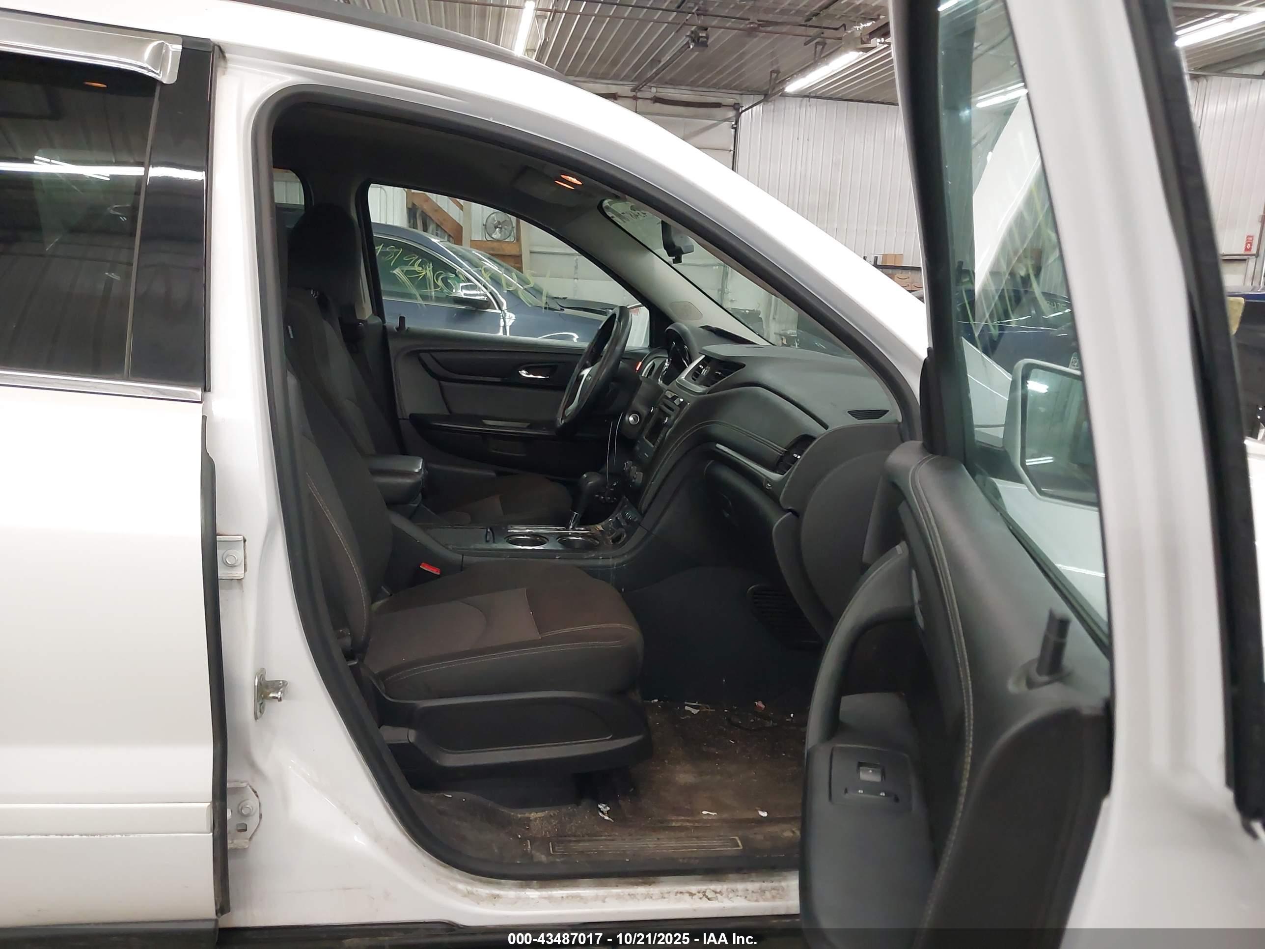 CHEVROLET TRAVERSE image 5
