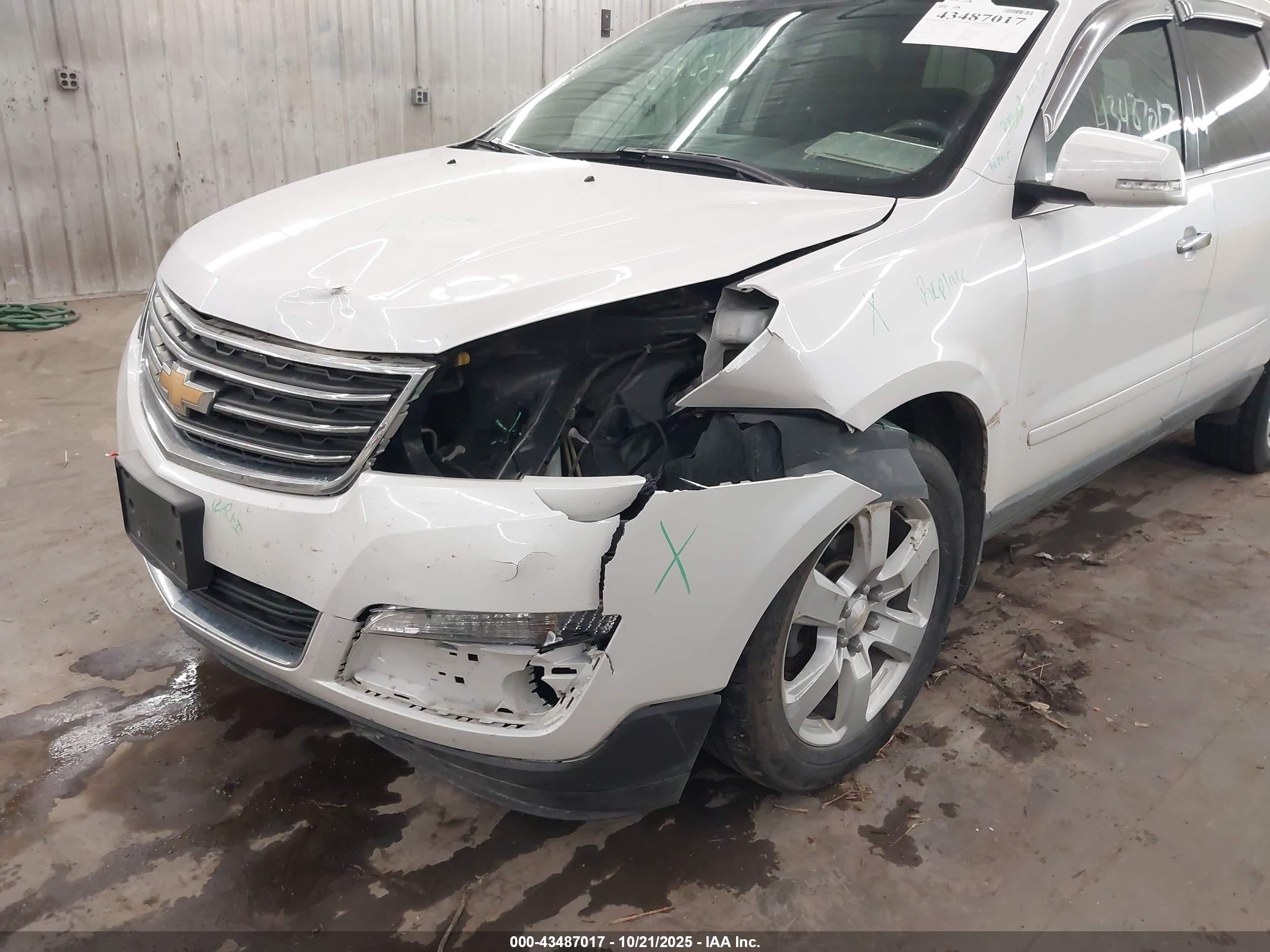 CHEVROLET TRAVERSE image 6