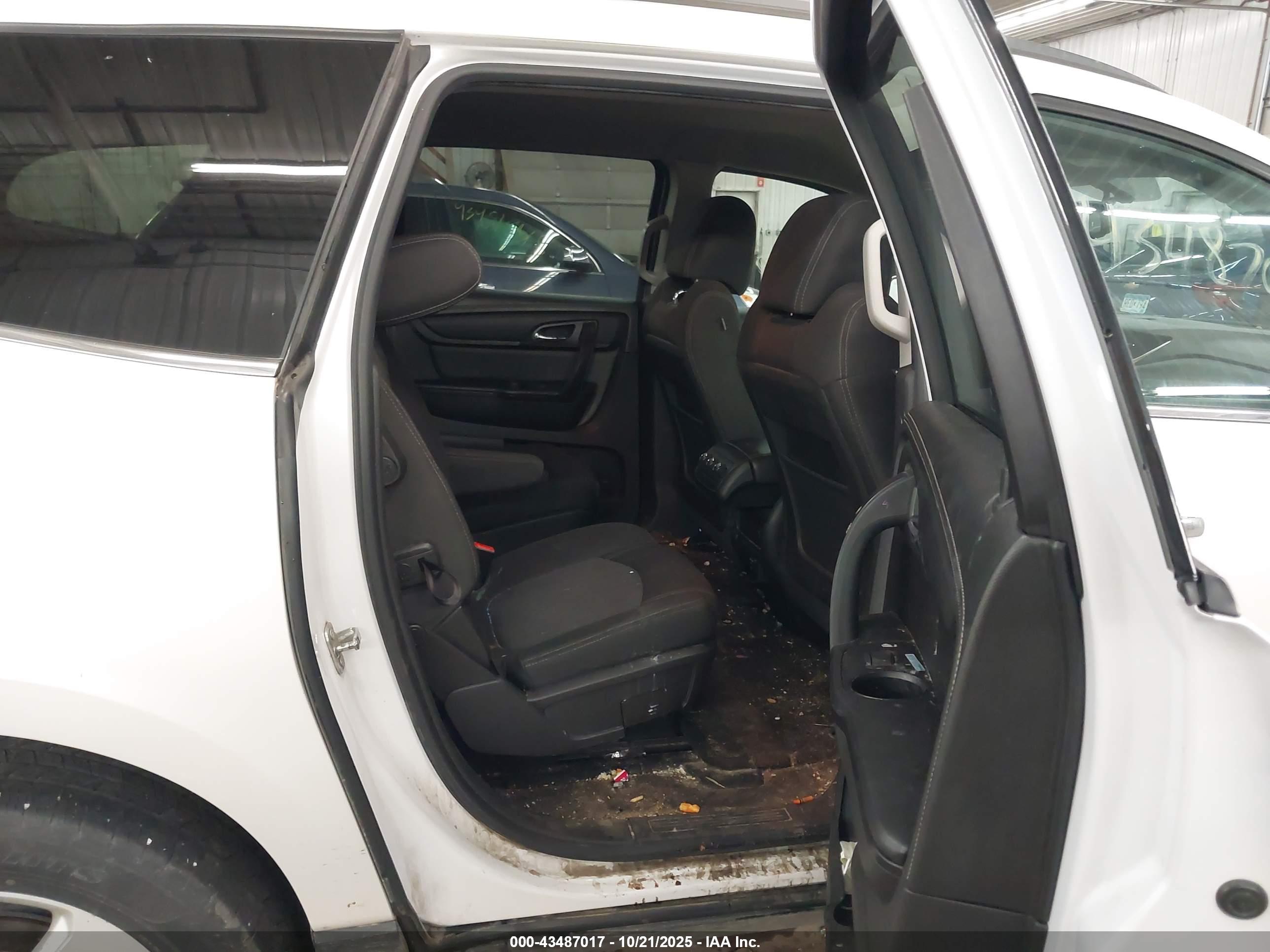 CHEVROLET TRAVERSE image 8