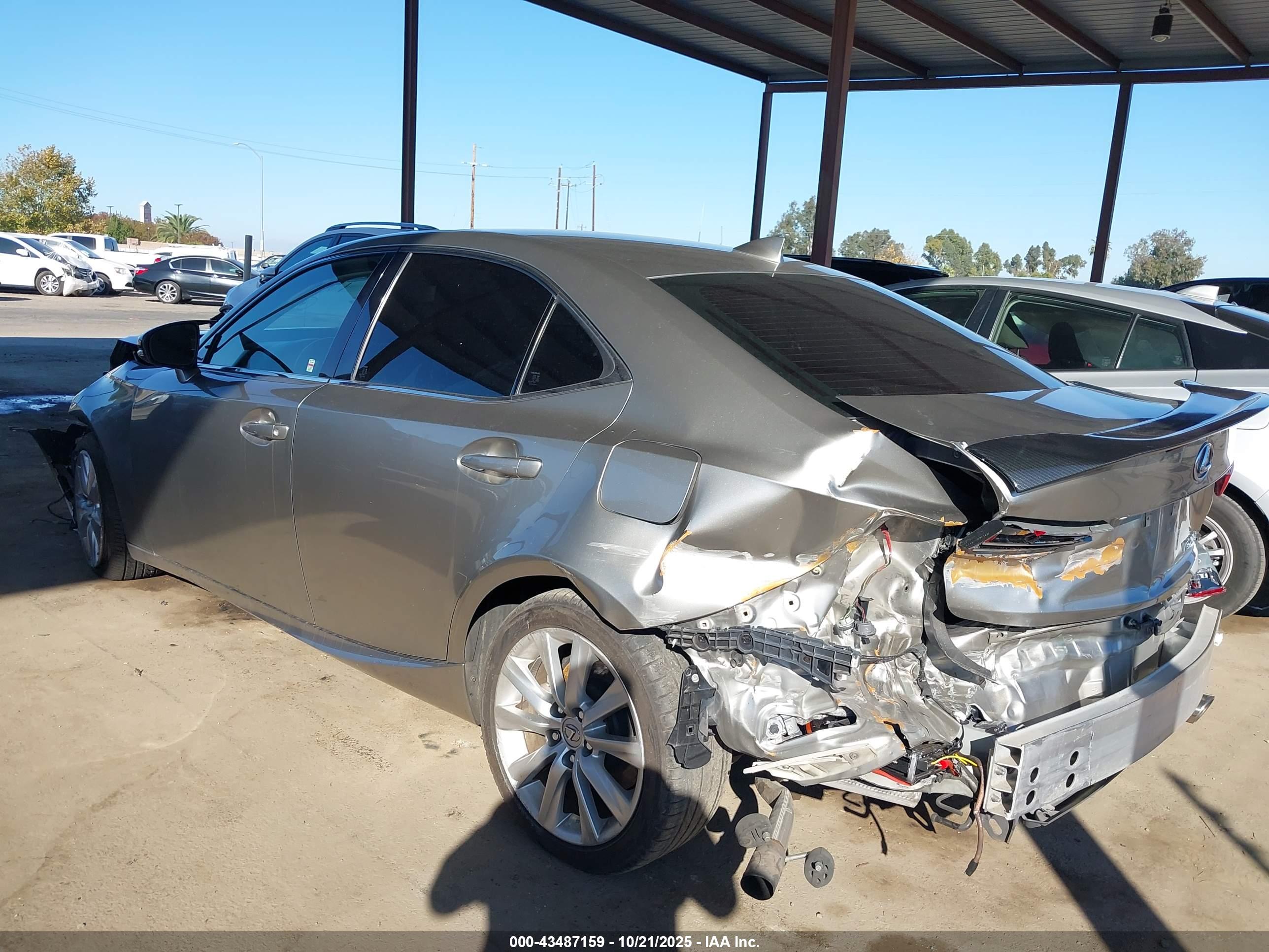 LEXUS IS image 3