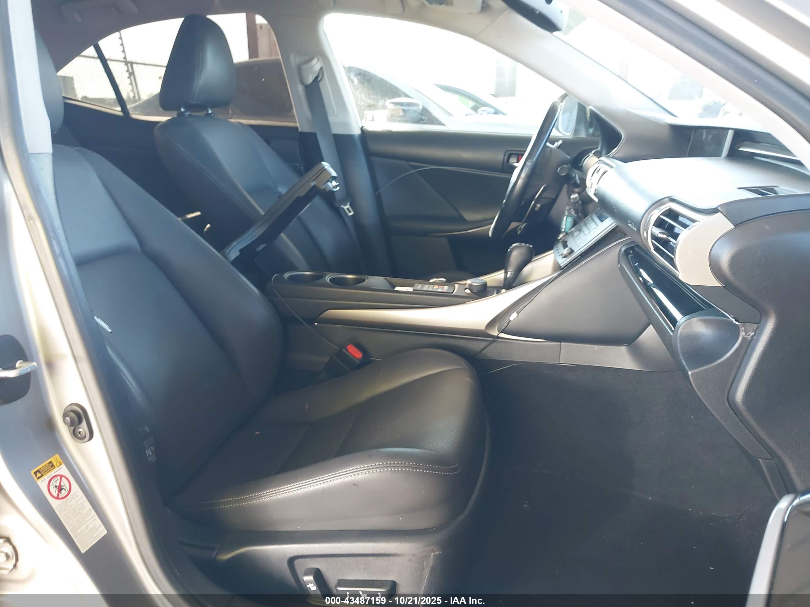 LEXUS IS image 5