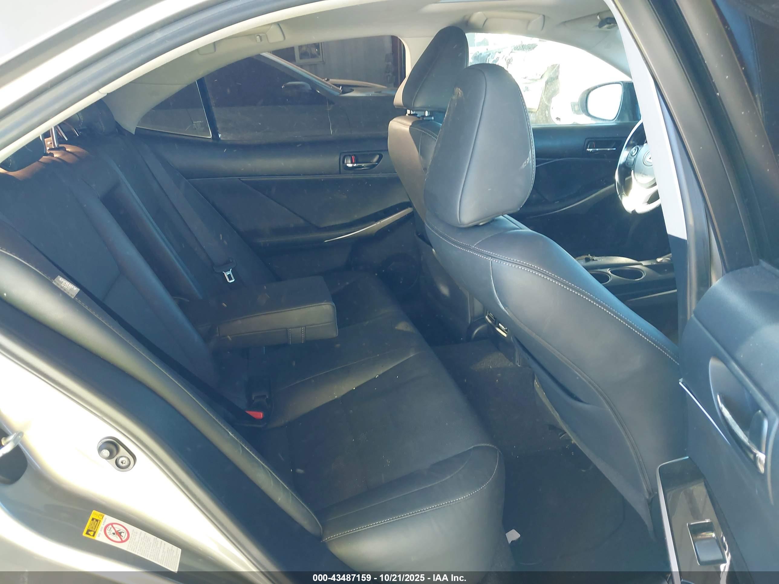 LEXUS IS image 8