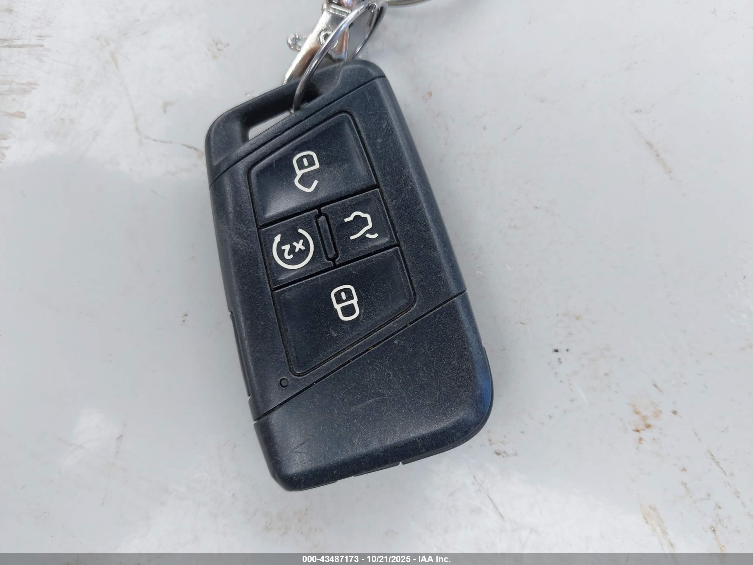VOLKSWAGEN TIGUAN image 11