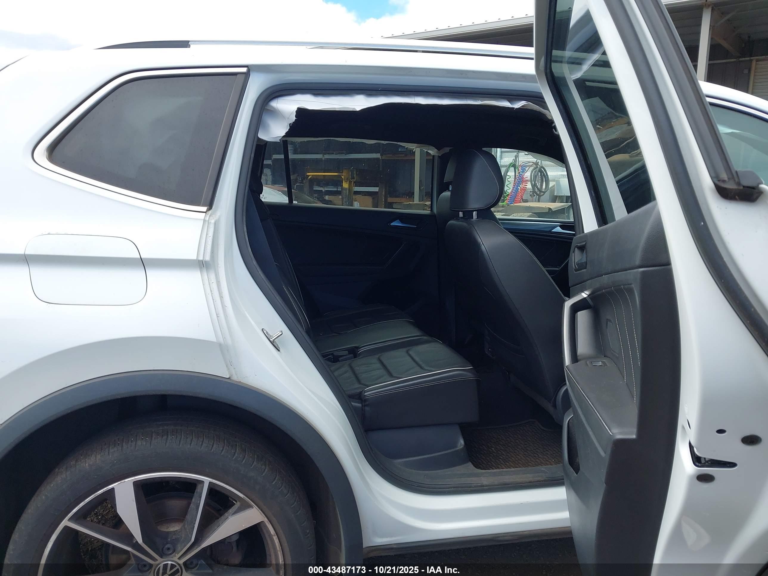 VOLKSWAGEN TIGUAN image 8