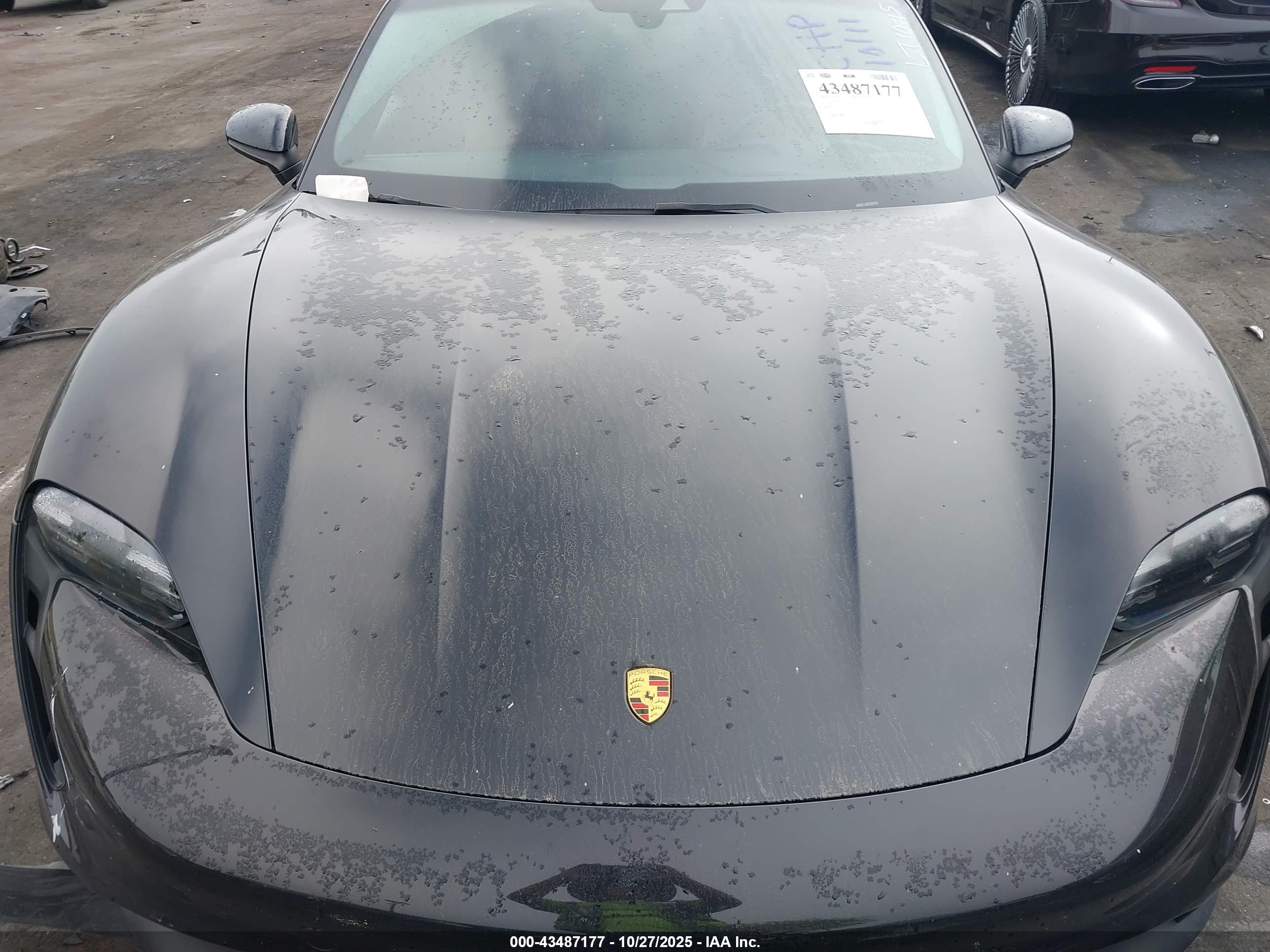 PORSCHE TAYCAN image 10