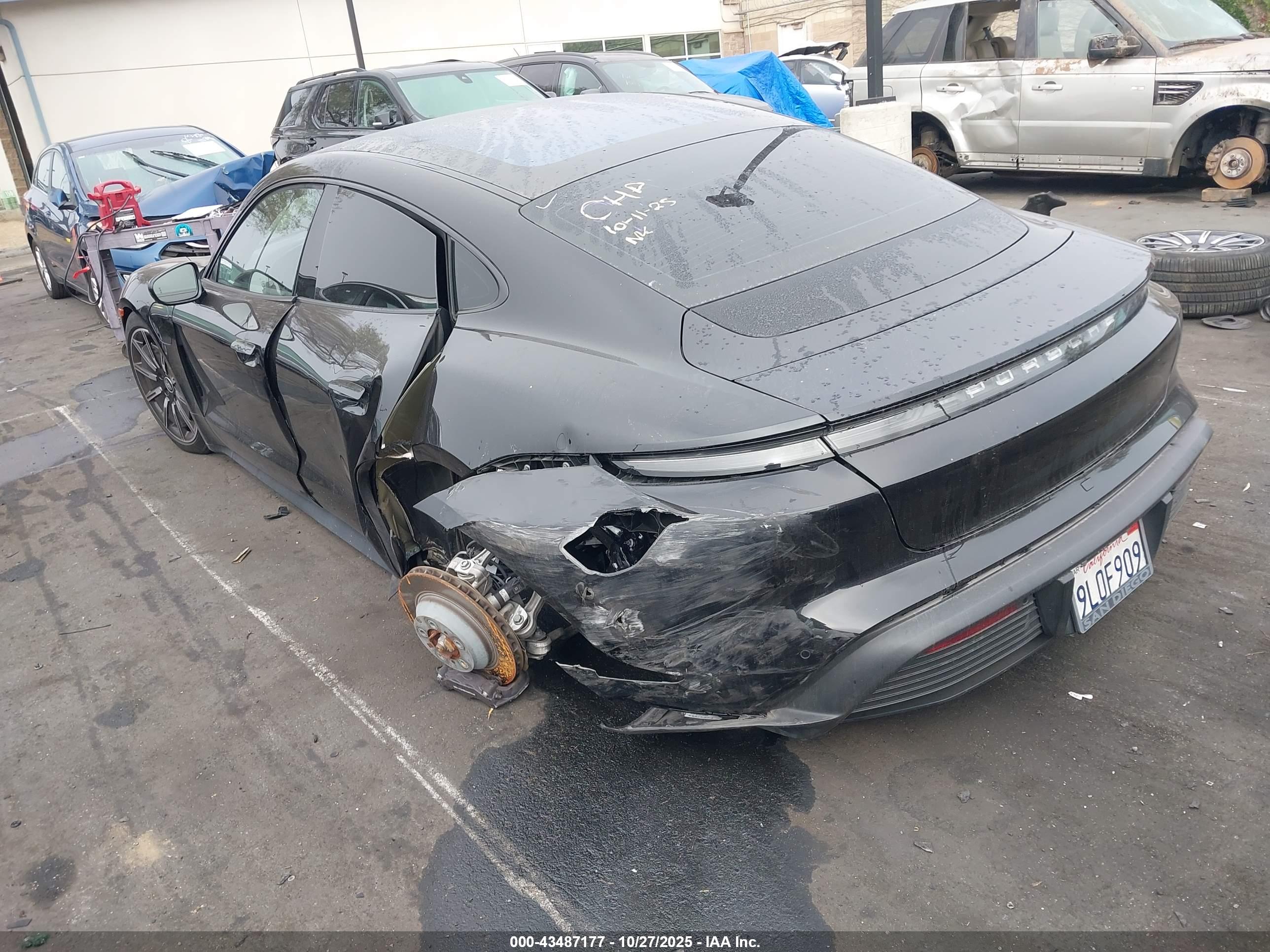 PORSCHE TAYCAN image 3
