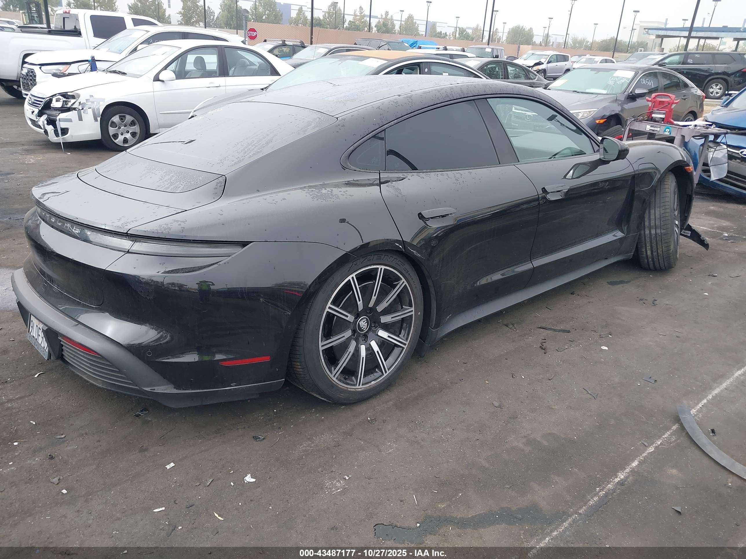 PORSCHE TAYCAN image 4