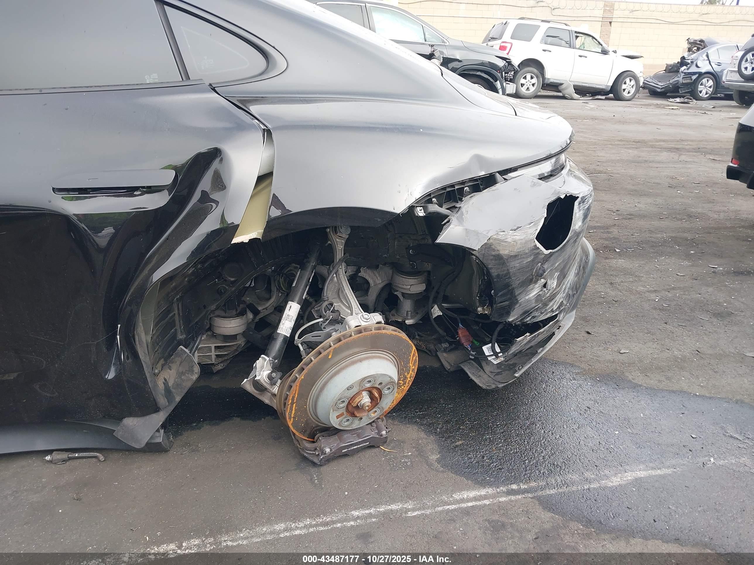 PORSCHE TAYCAN image 6