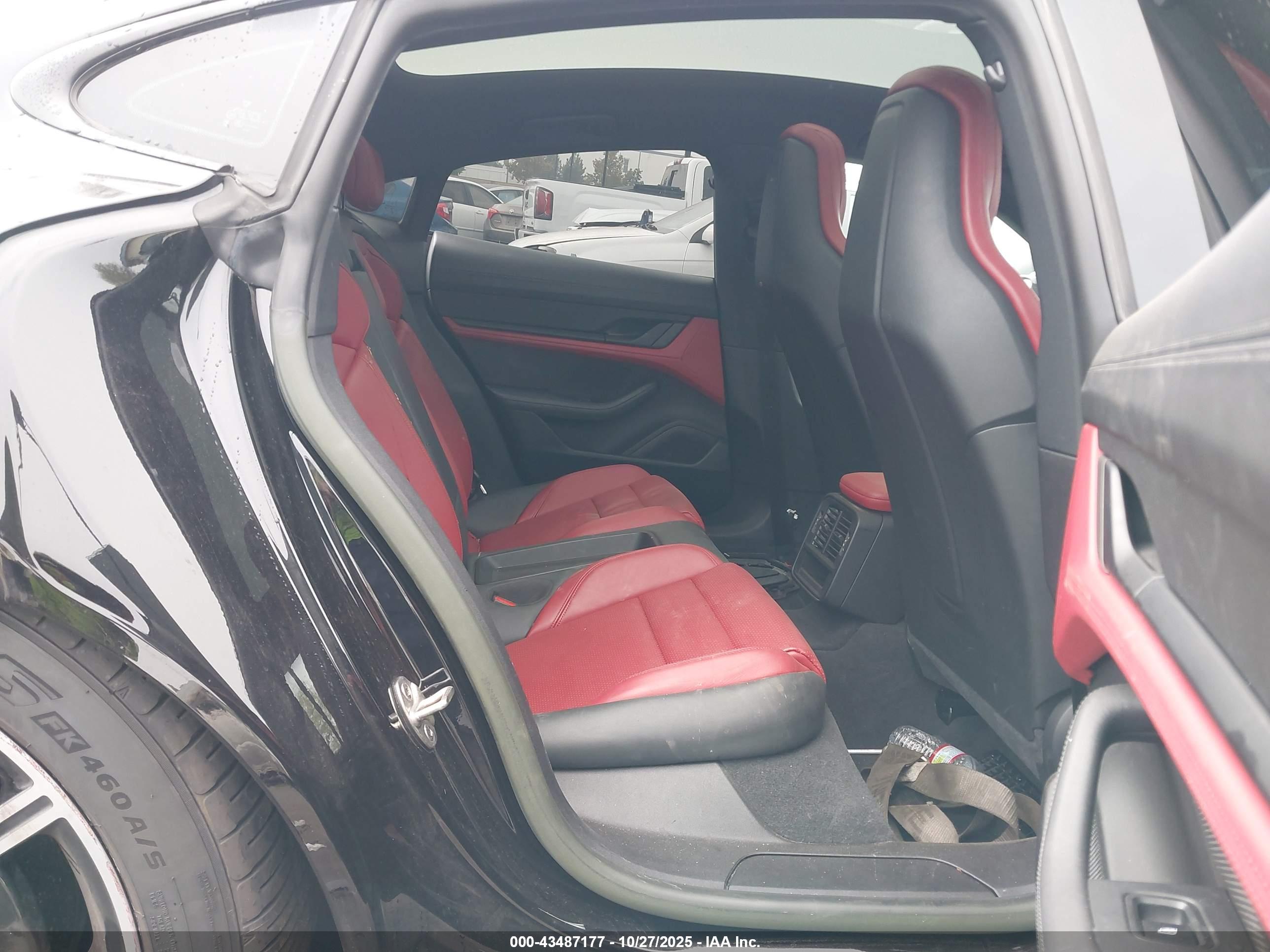 PORSCHE TAYCAN image 8