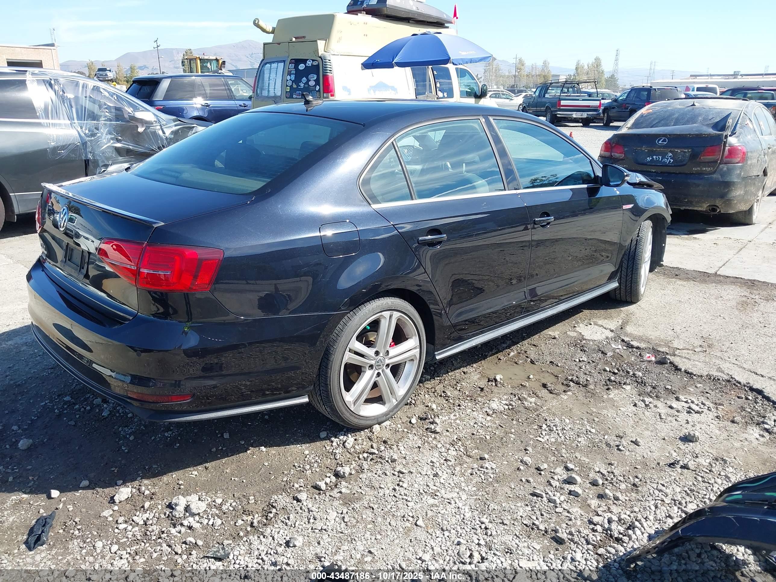 VOLKSWAGEN JETTA image 4
