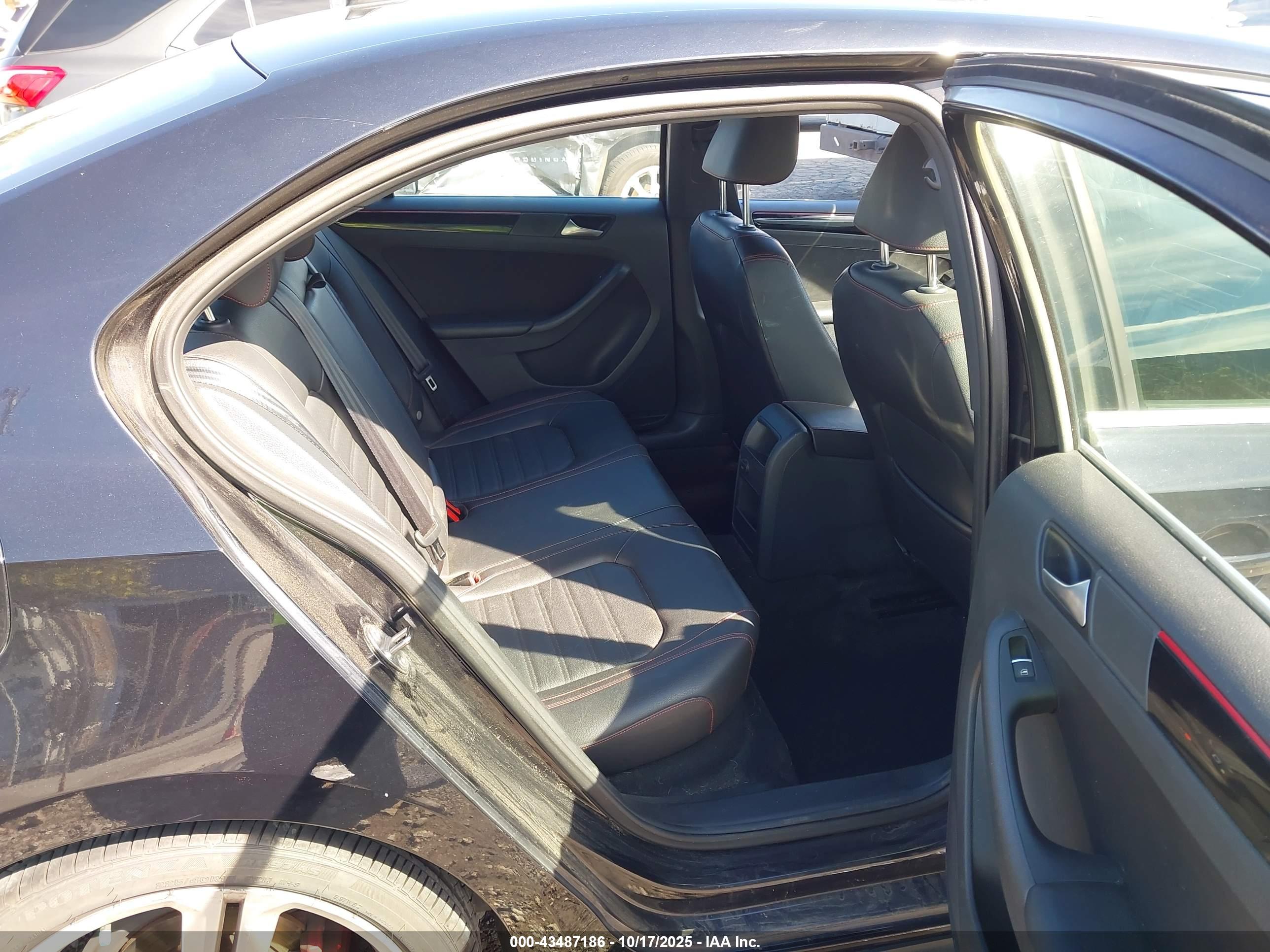 VOLKSWAGEN JETTA image 8
