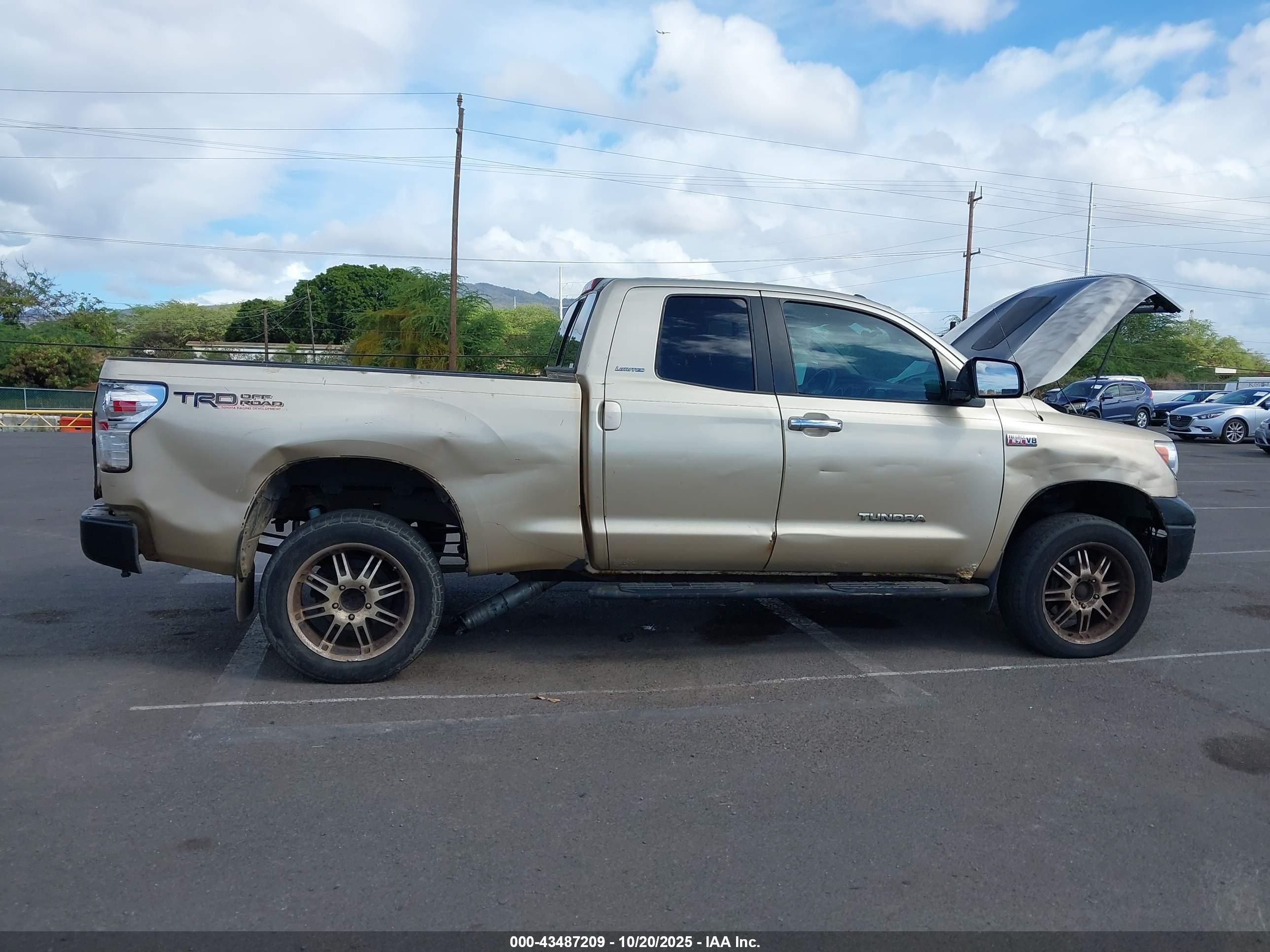 TOYOTA TUNDRA image 6