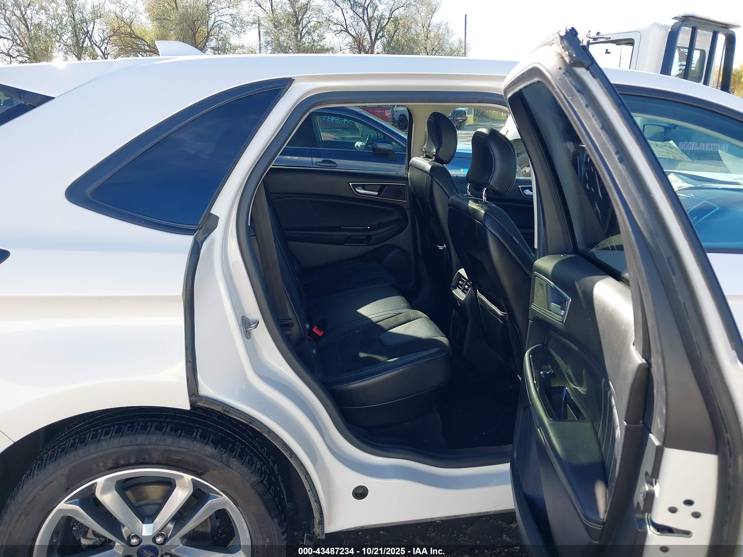 FORD EDGE image 8