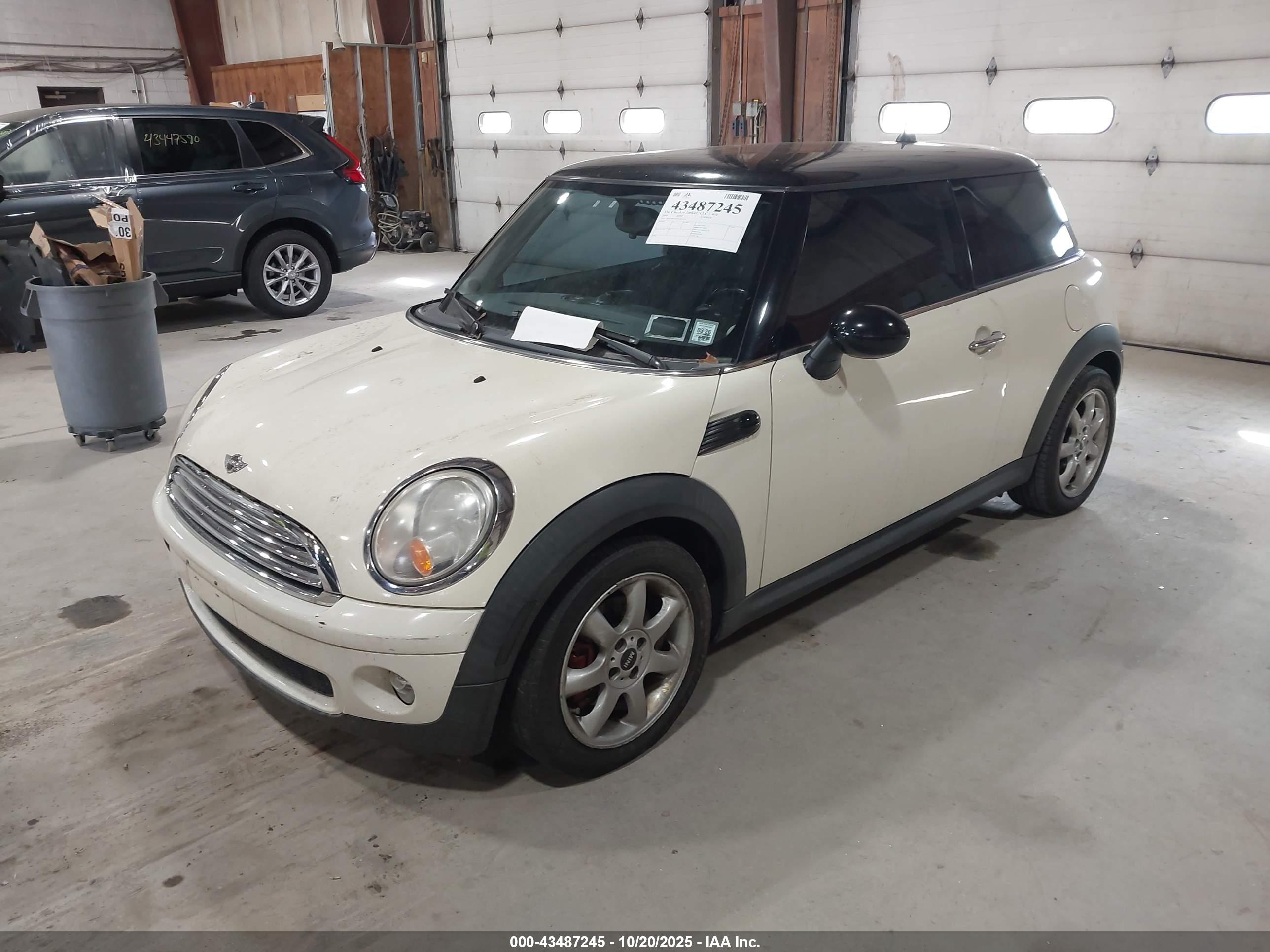 MINI COOPER image 2