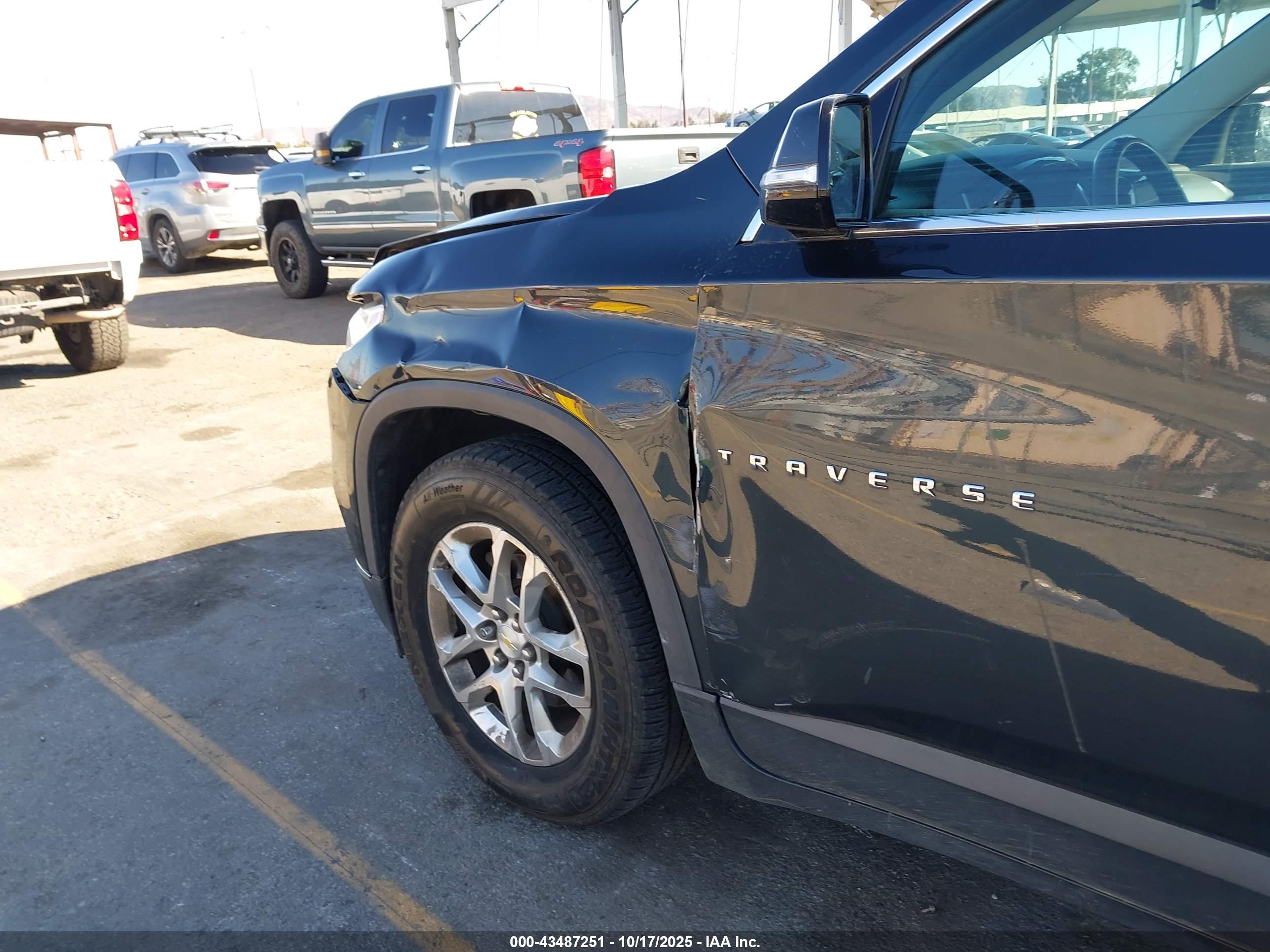 CHEVROLET TRAVERSE image 6