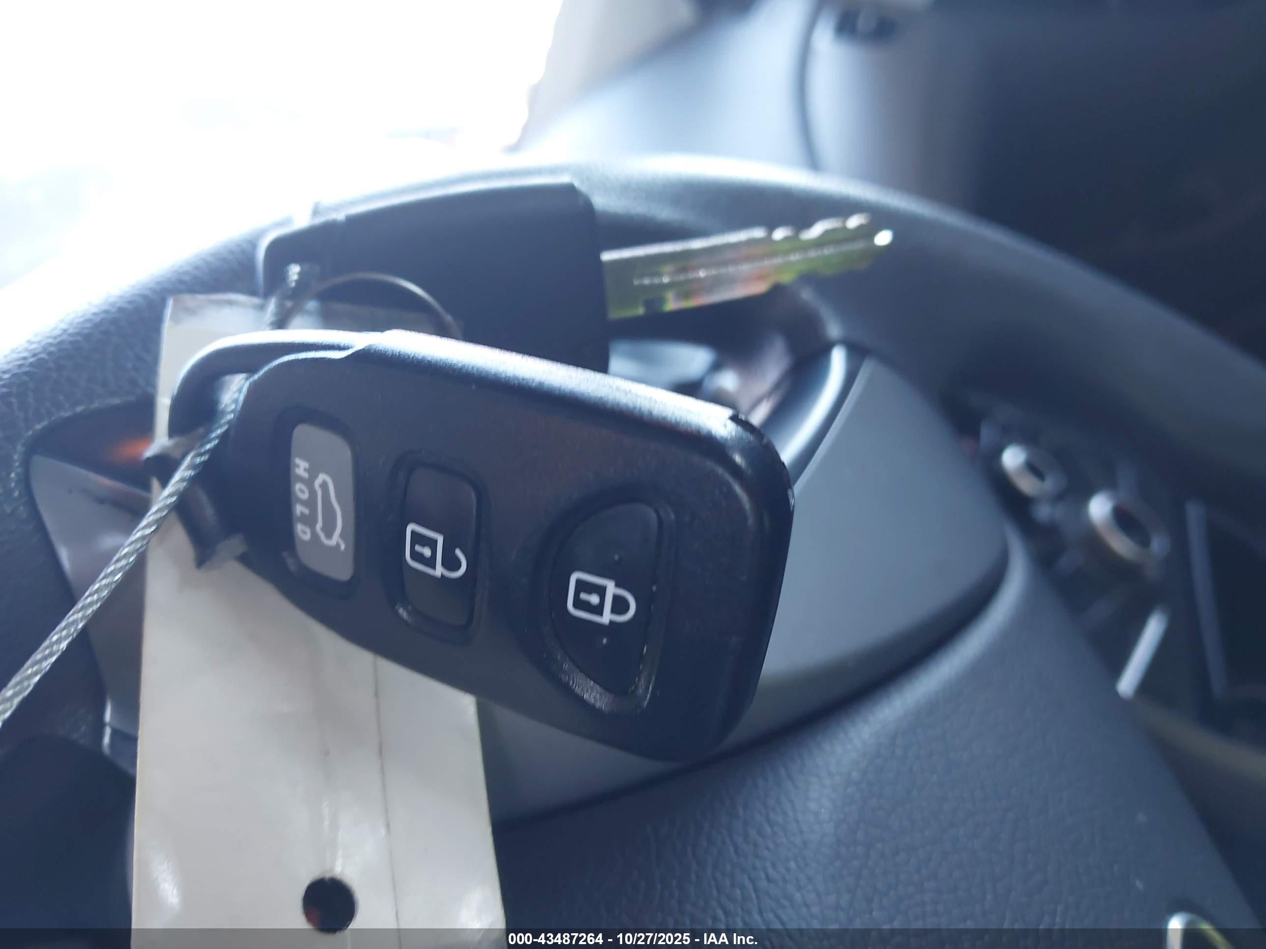 HYUNDAI ELANTRA image 11