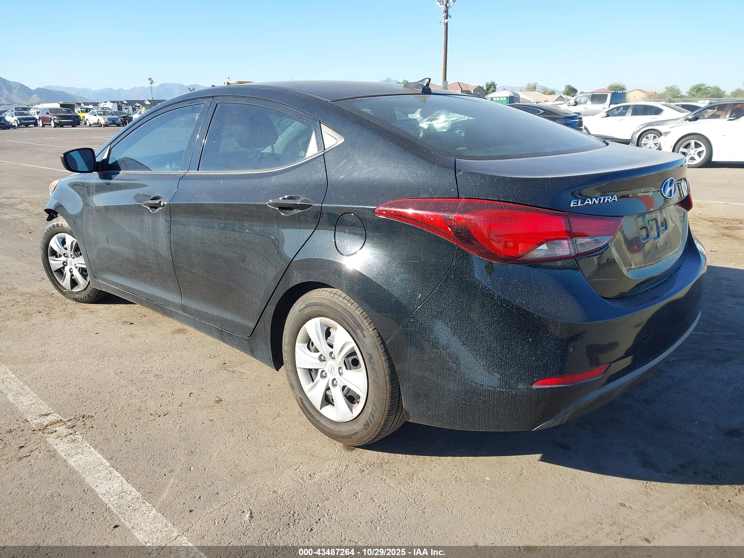 HYUNDAI ELANTRA image 3