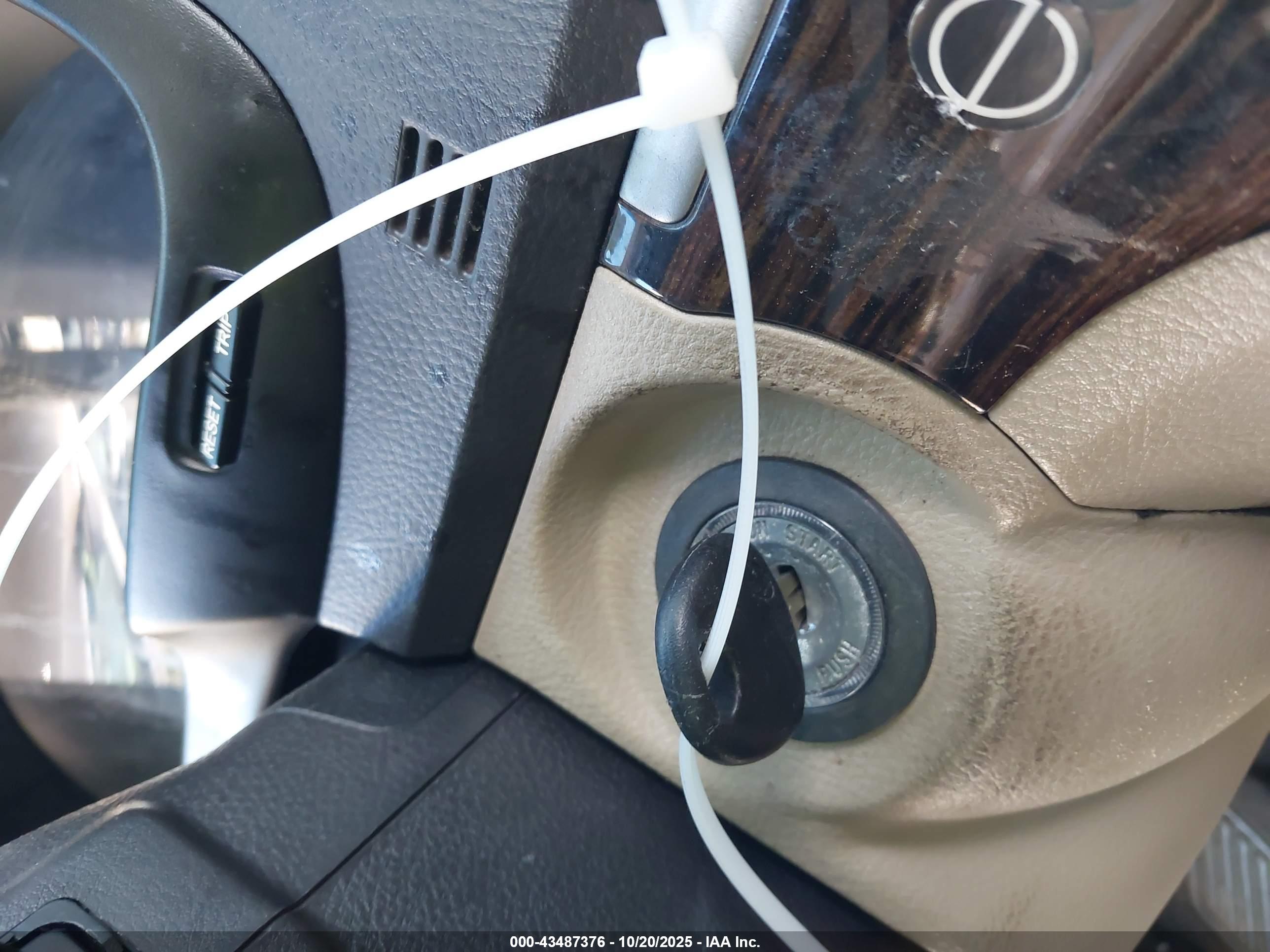 HYUNDAI SANTA image 11