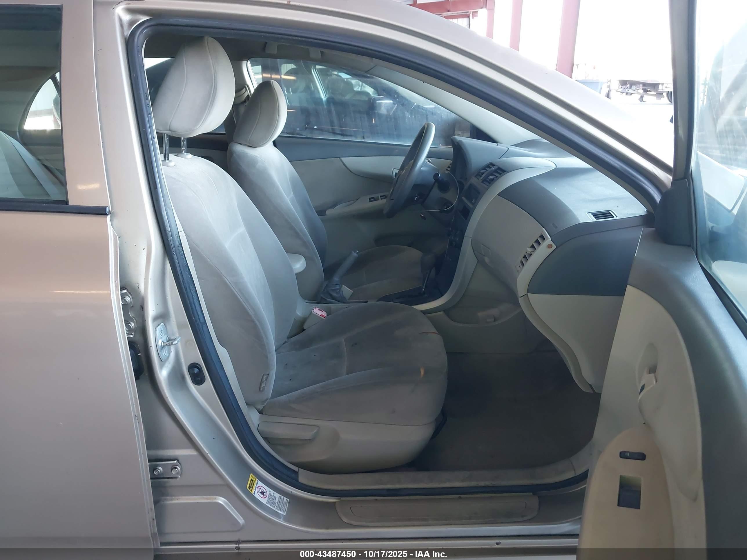TOYOTA COROLLA image 5