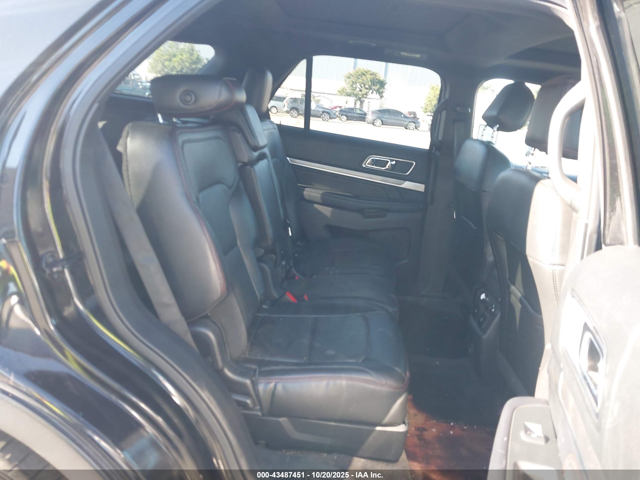 FORD EXPLORER image 8
