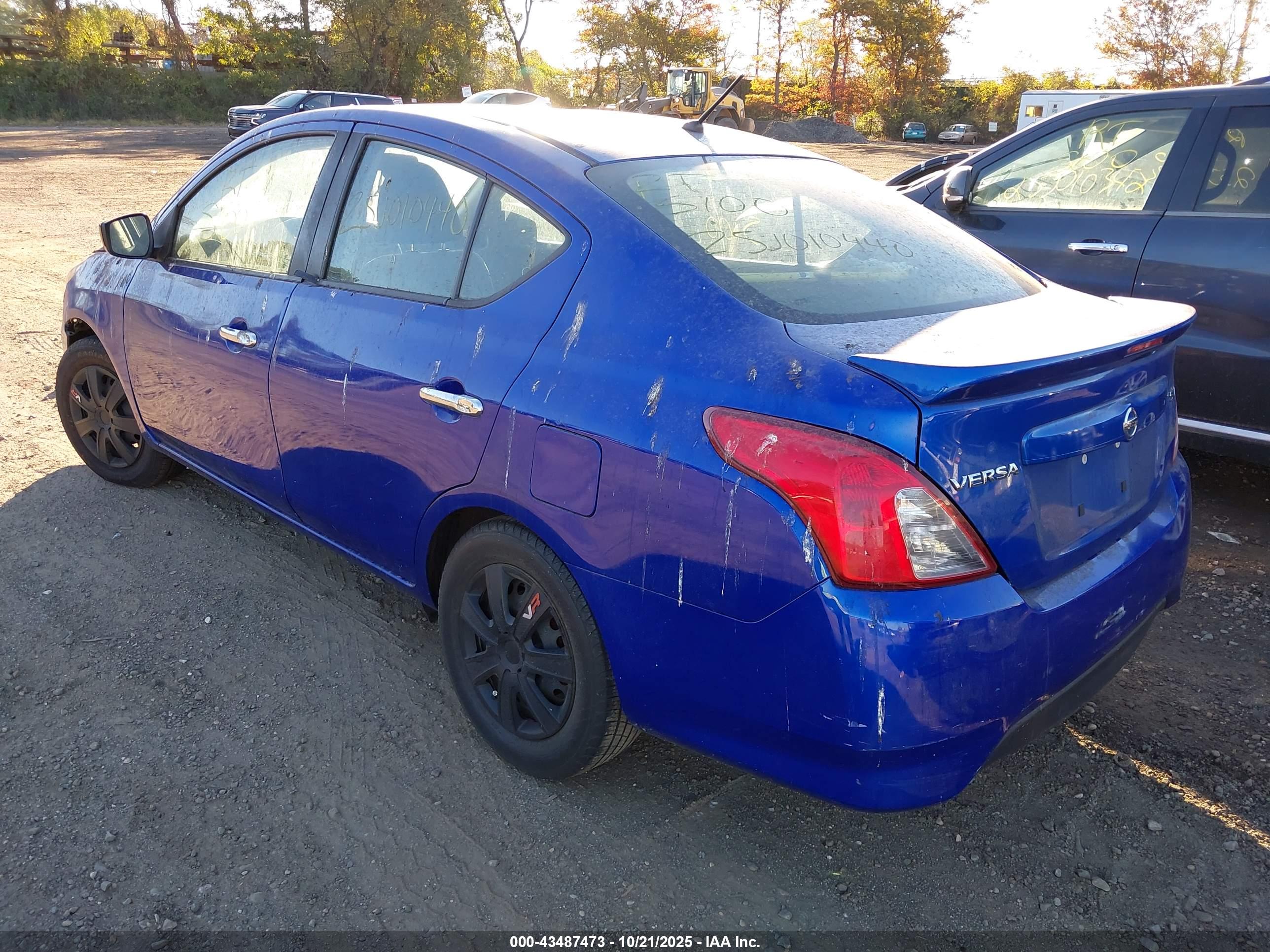 NISSAN VERSA image 3