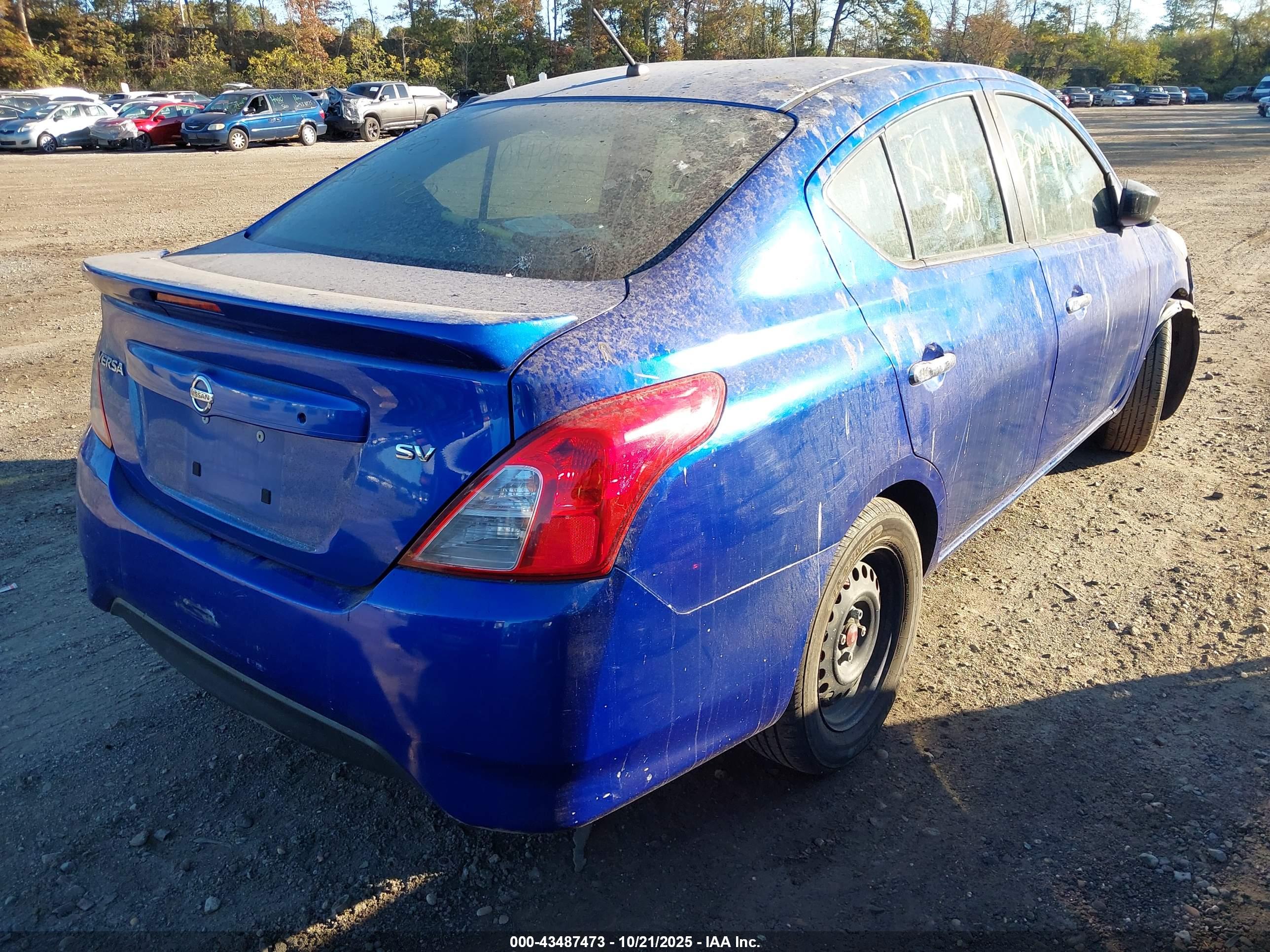 NISSAN VERSA image 4