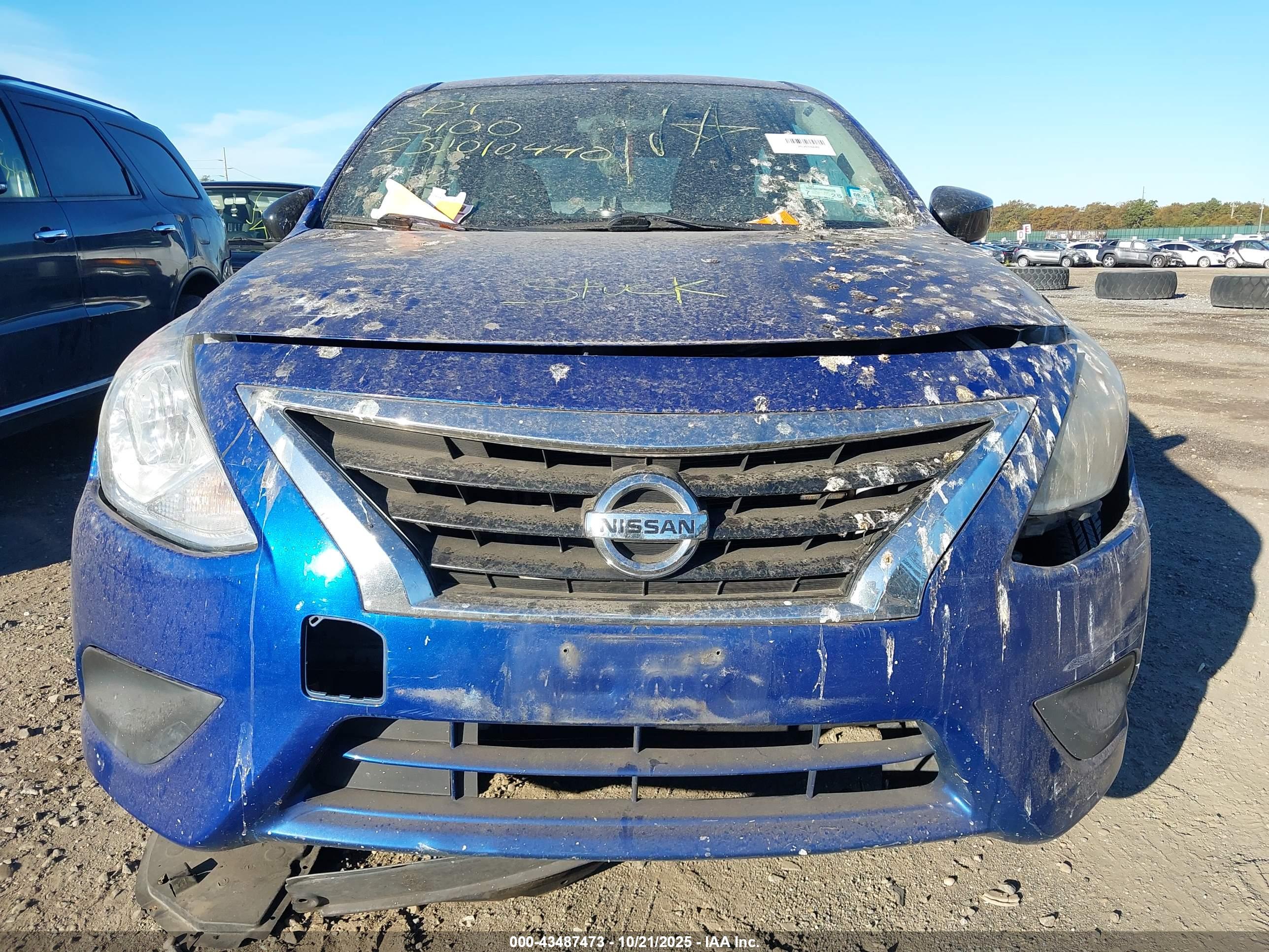 NISSAN VERSA image 6