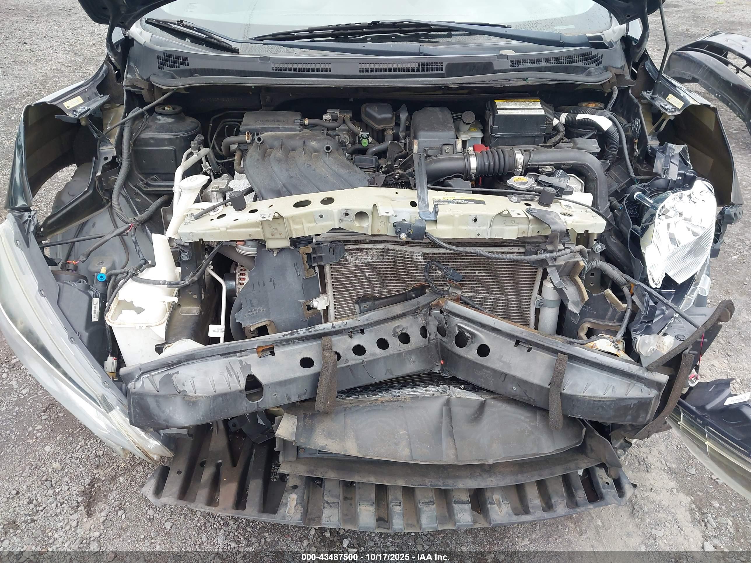 NISSAN VERSA image 10