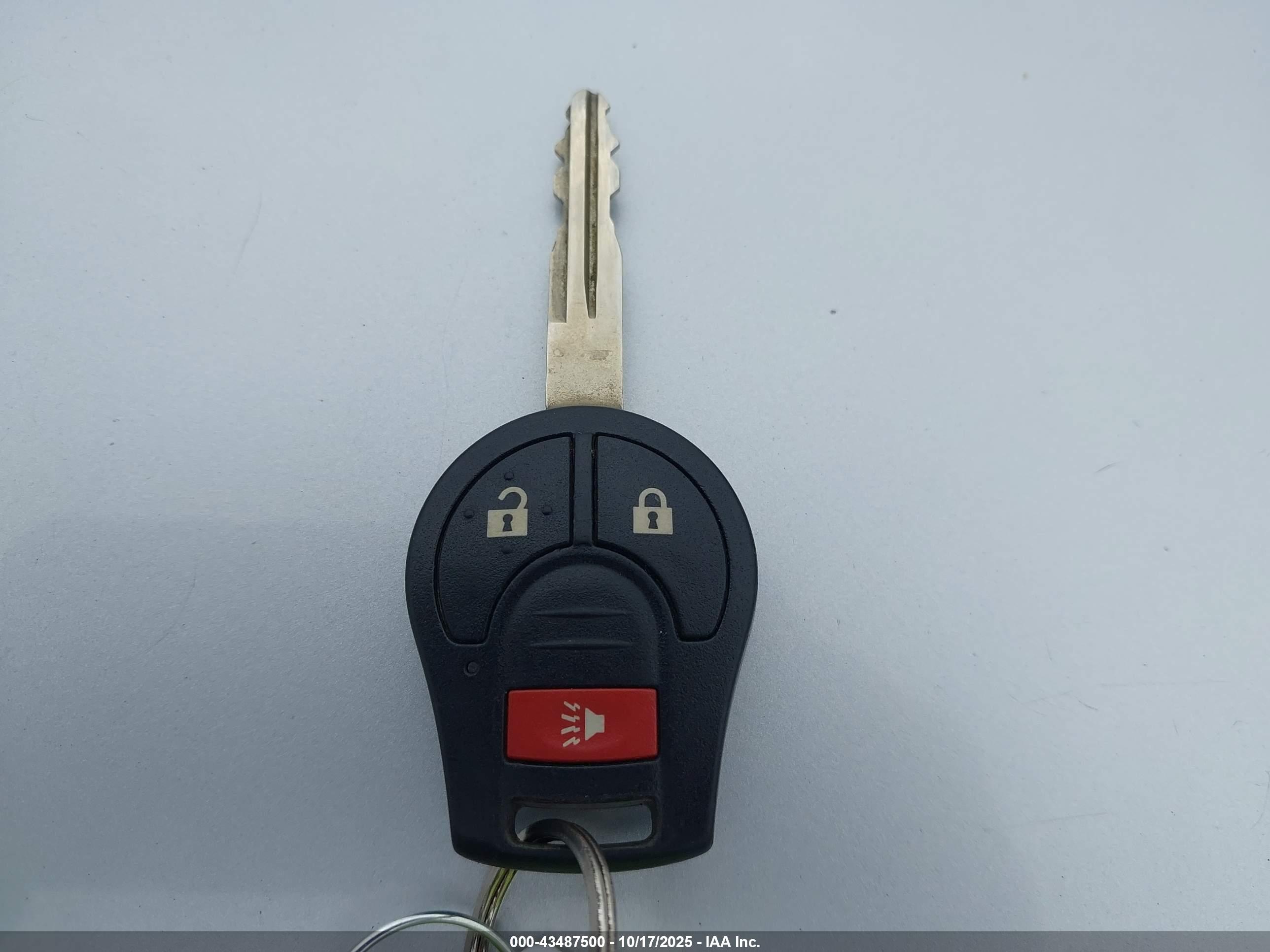 NISSAN VERSA image 11