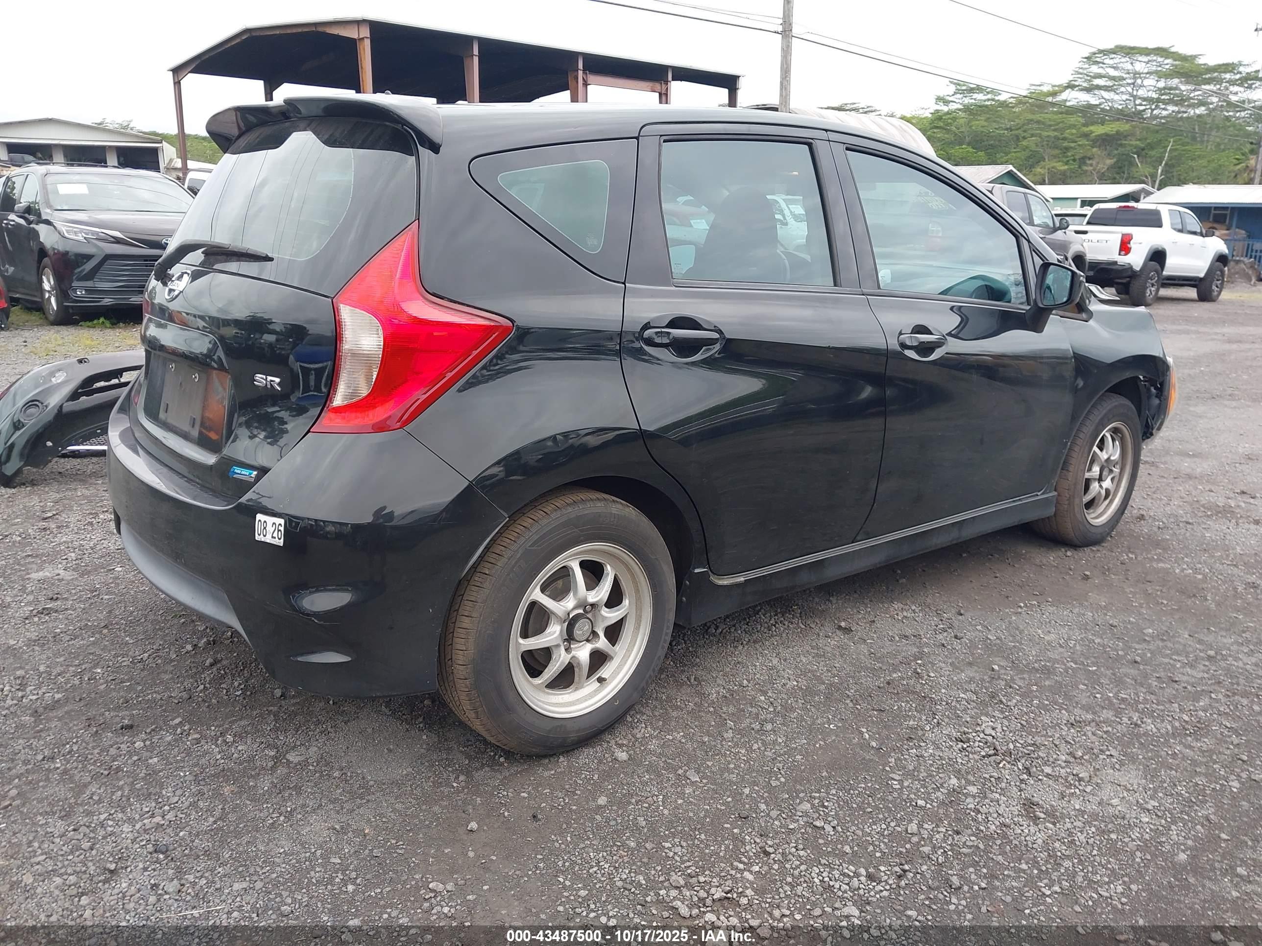 NISSAN VERSA image 4