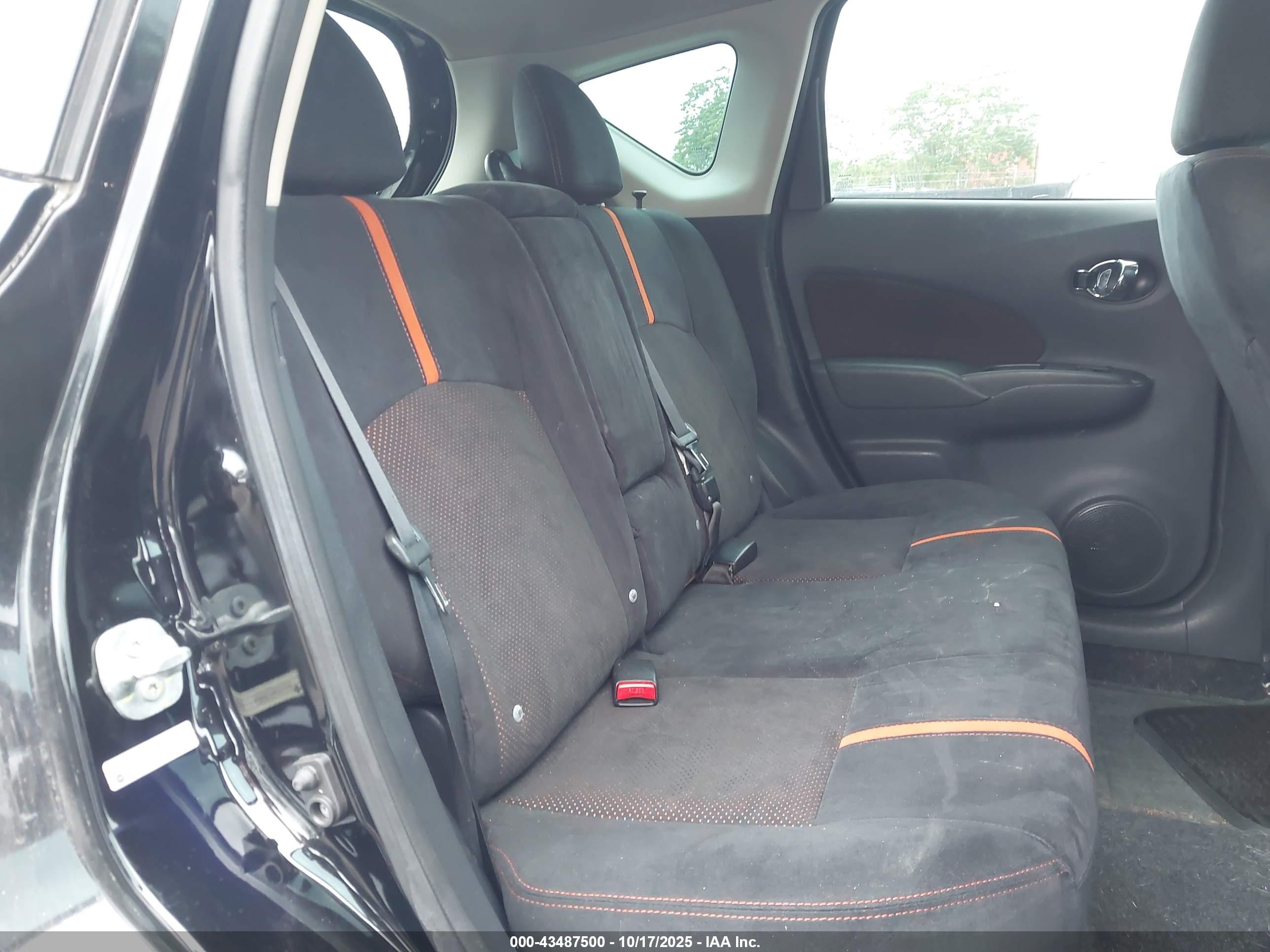 NISSAN VERSA image 8