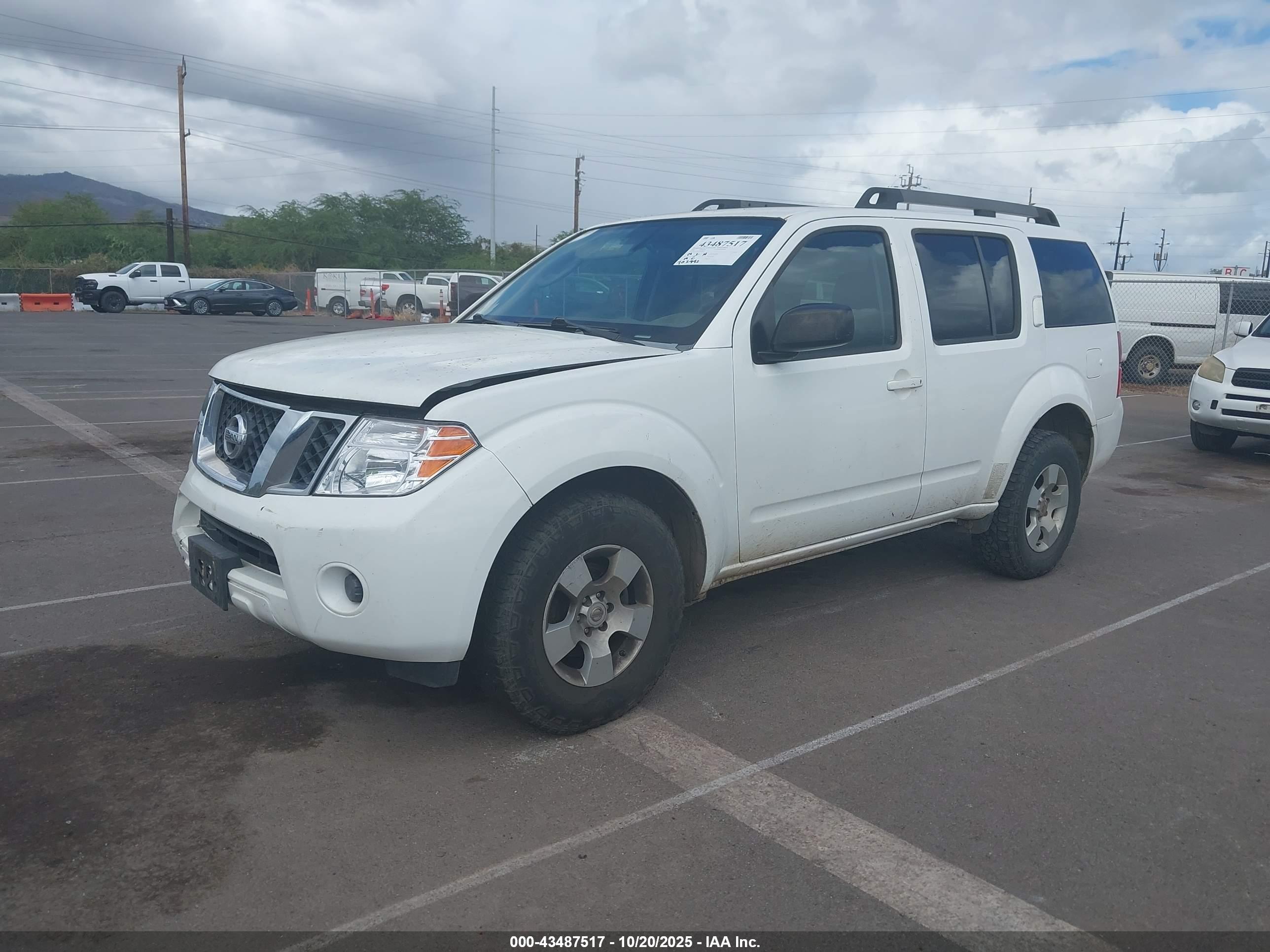 NISSAN PATHFINDER image 2