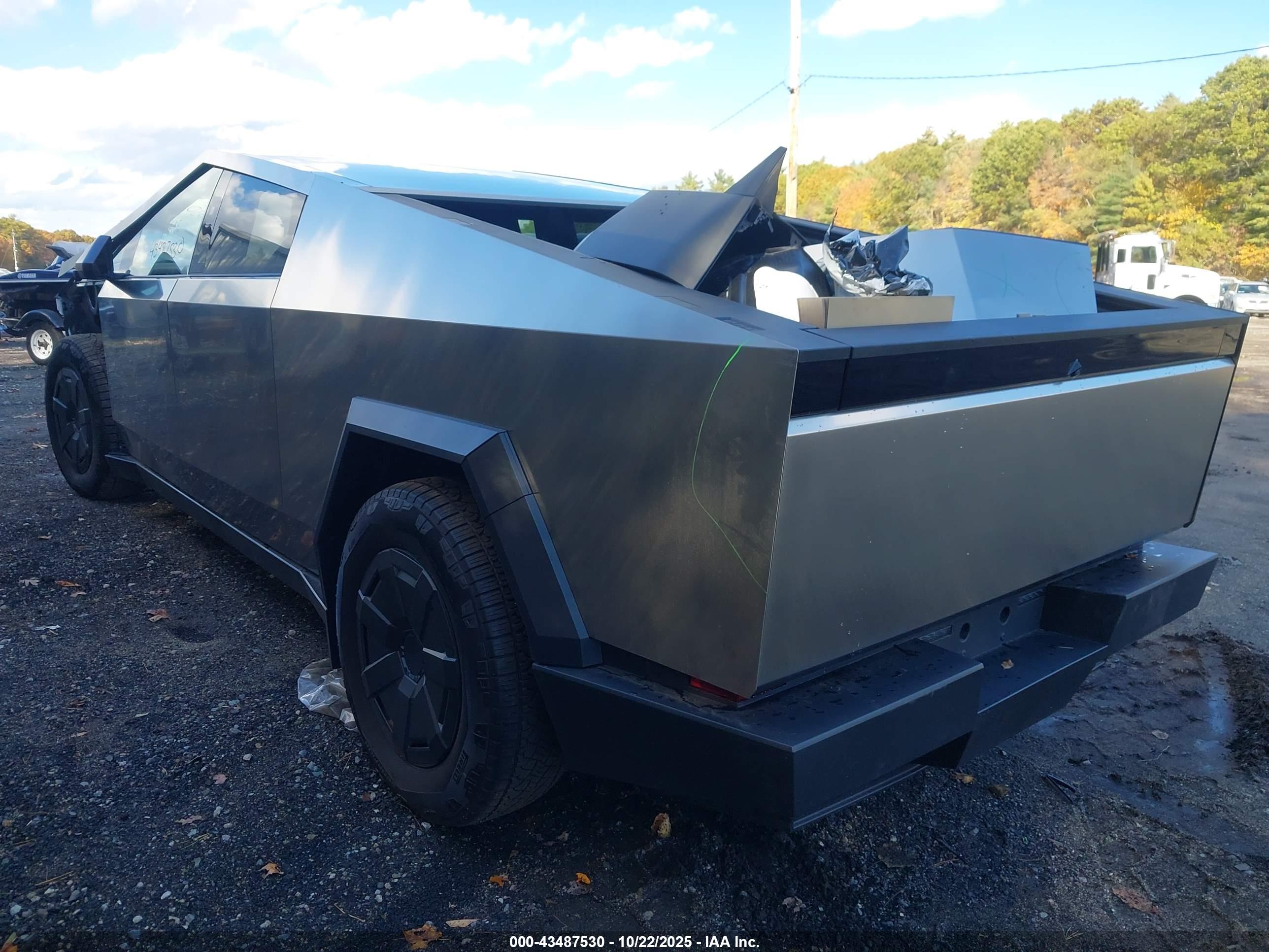 TESLA CYBERTRUCK image 3