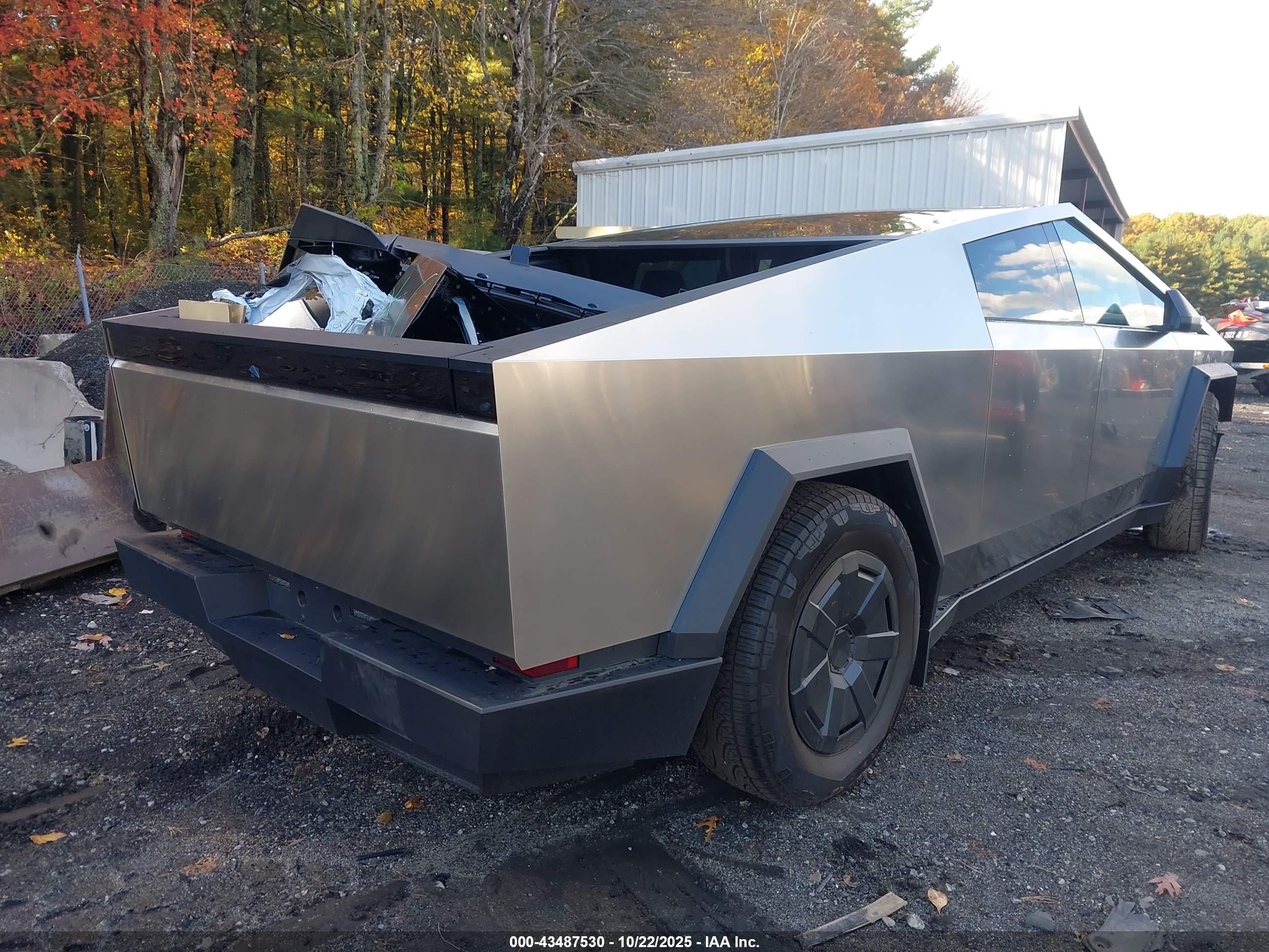 TESLA CYBERTRUCK image 4