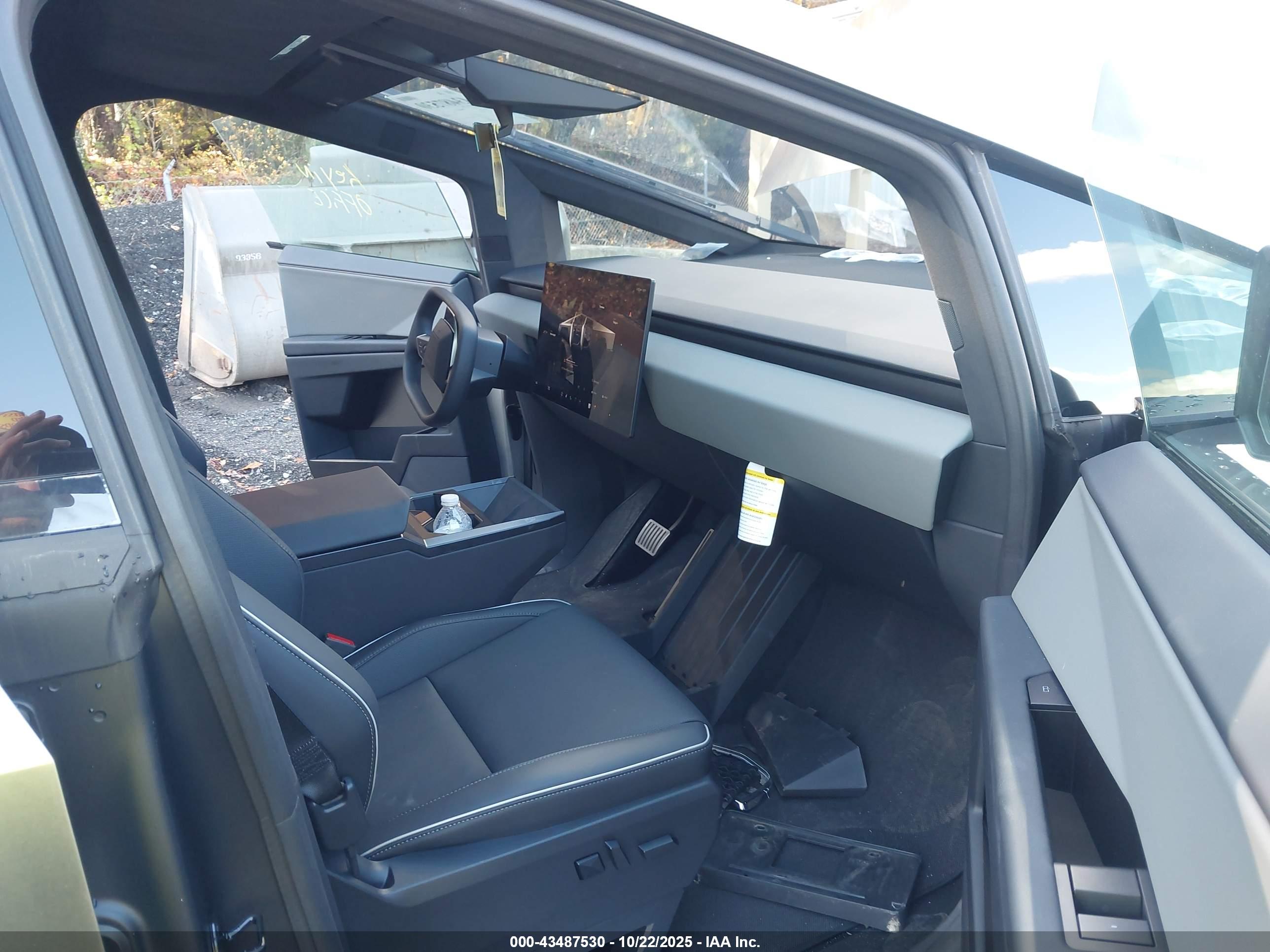 TESLA CYBERTRUCK image 5