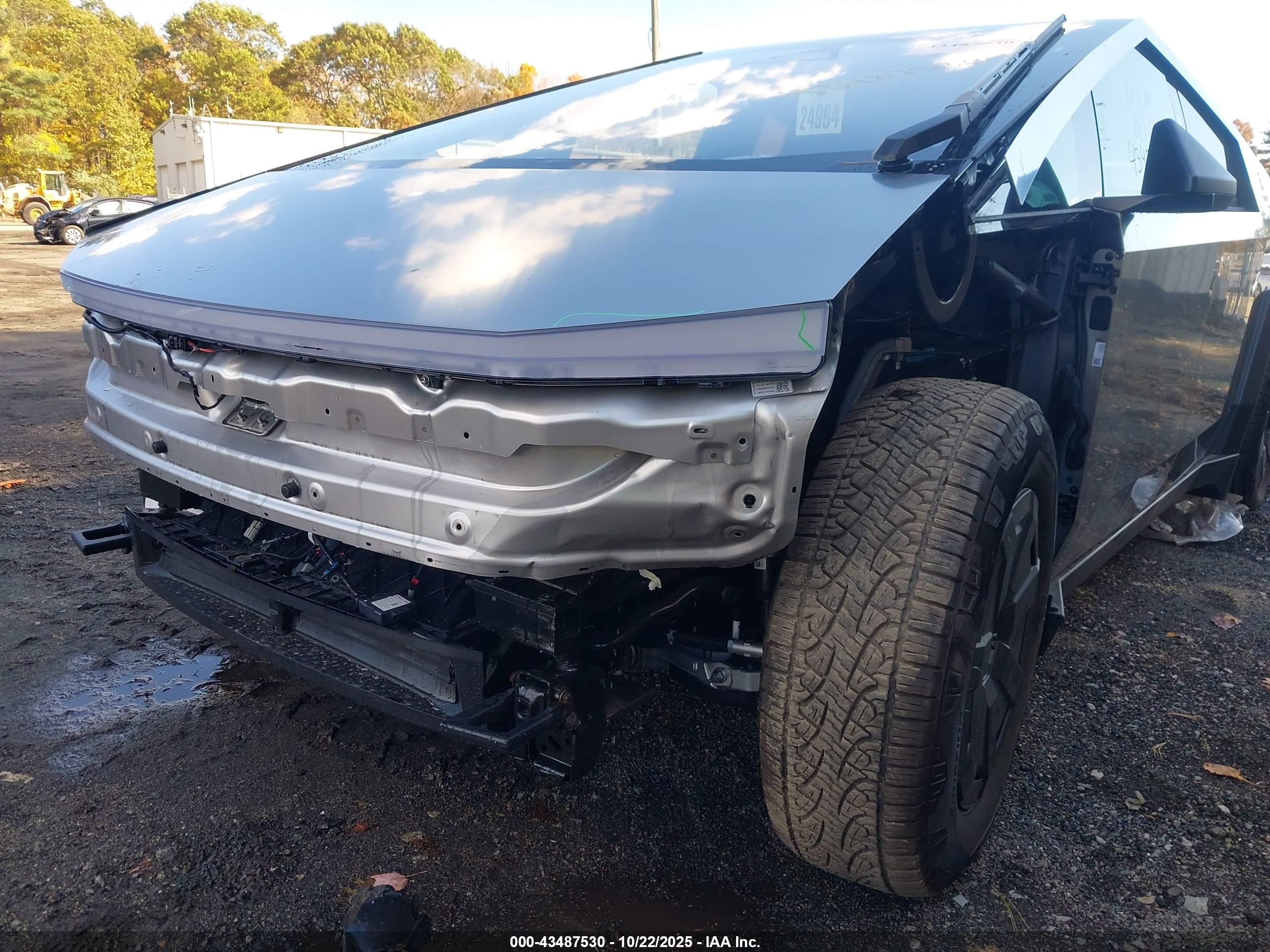TESLA CYBERTRUCK image 6