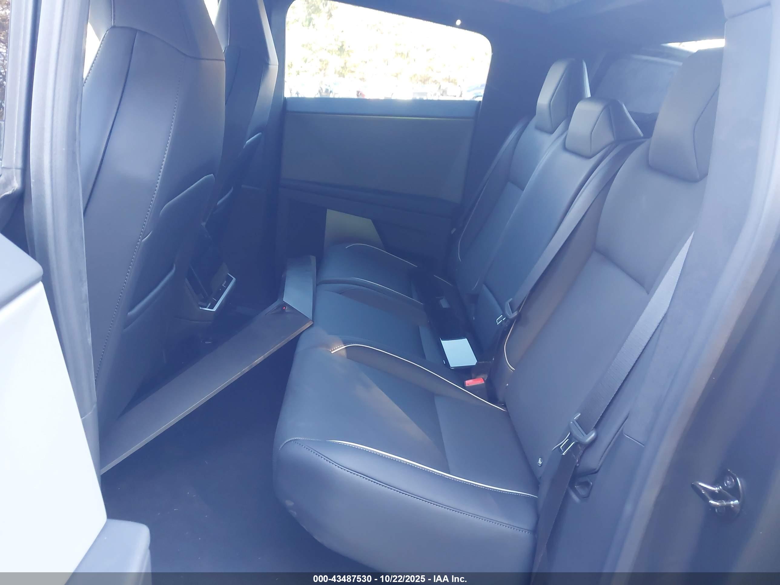 TESLA CYBERTRUCK image 8